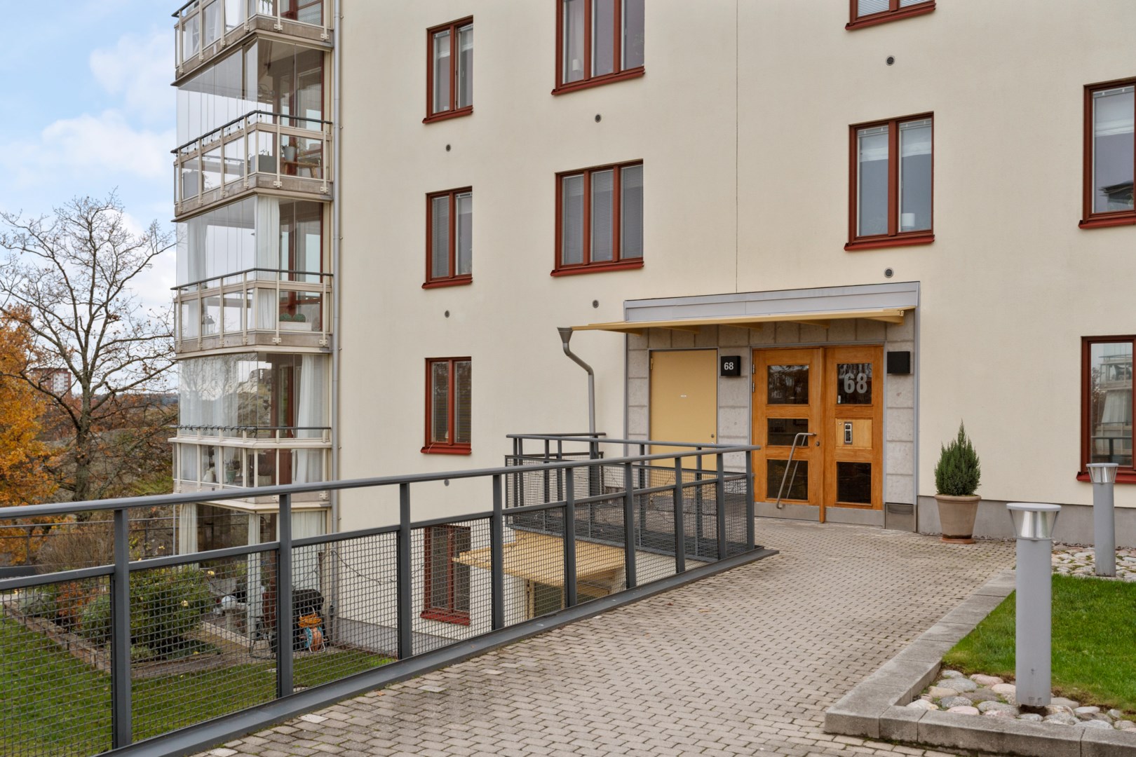 Bostadsbild från Finnbergsvägen 68, Till salu i Finnberget, Nacka