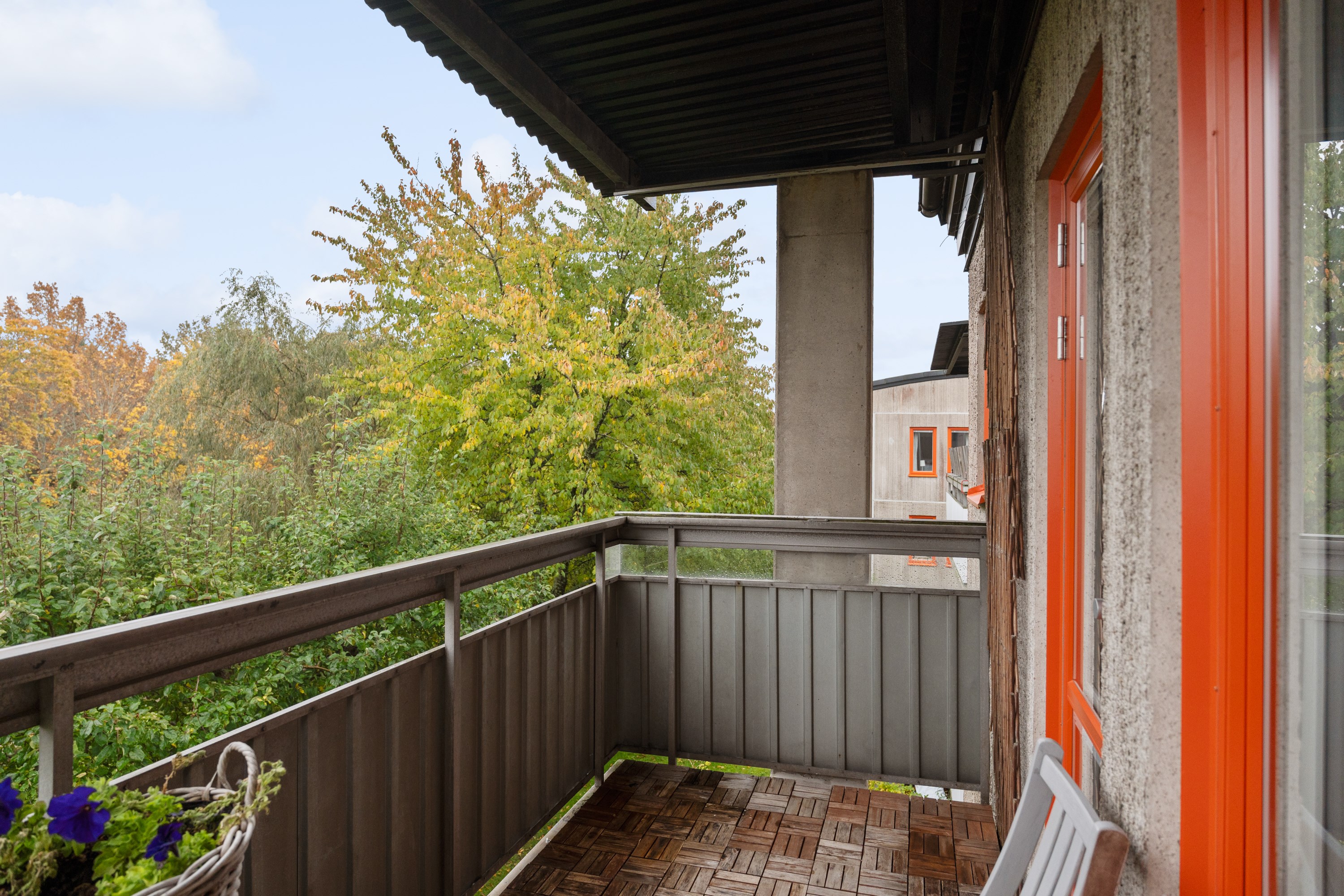 Bostadsbild från Ormingeringen 51A, Till salu i Västra Orminge, Nacka