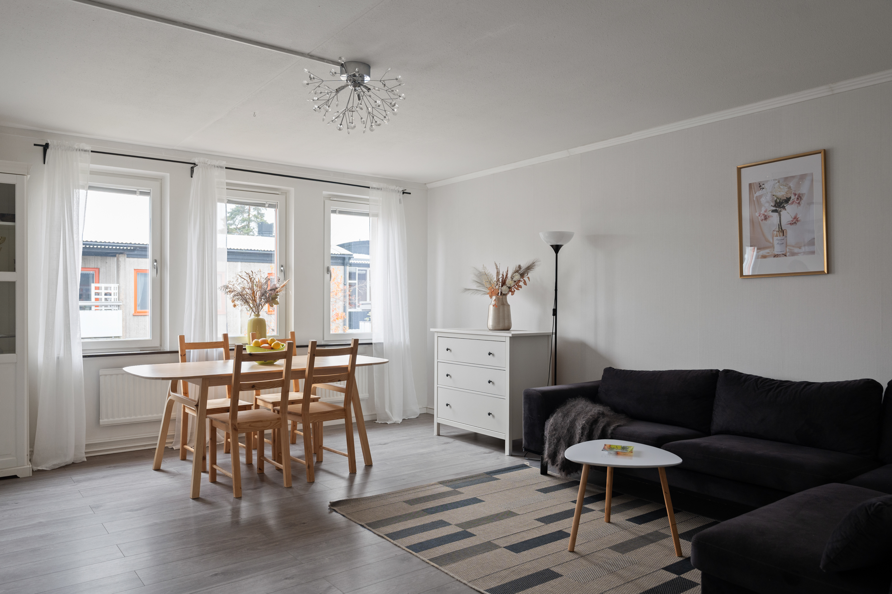 Bostadsbild från Ormingeringen 51A, Till salu i Västra Orminge, Nacka