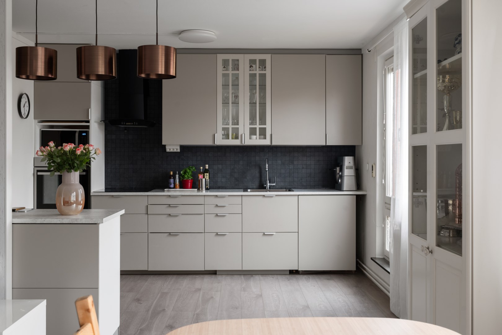 Bostadsbild från Ormingeringen 51A, Till salu i Västra Orminge, Nacka