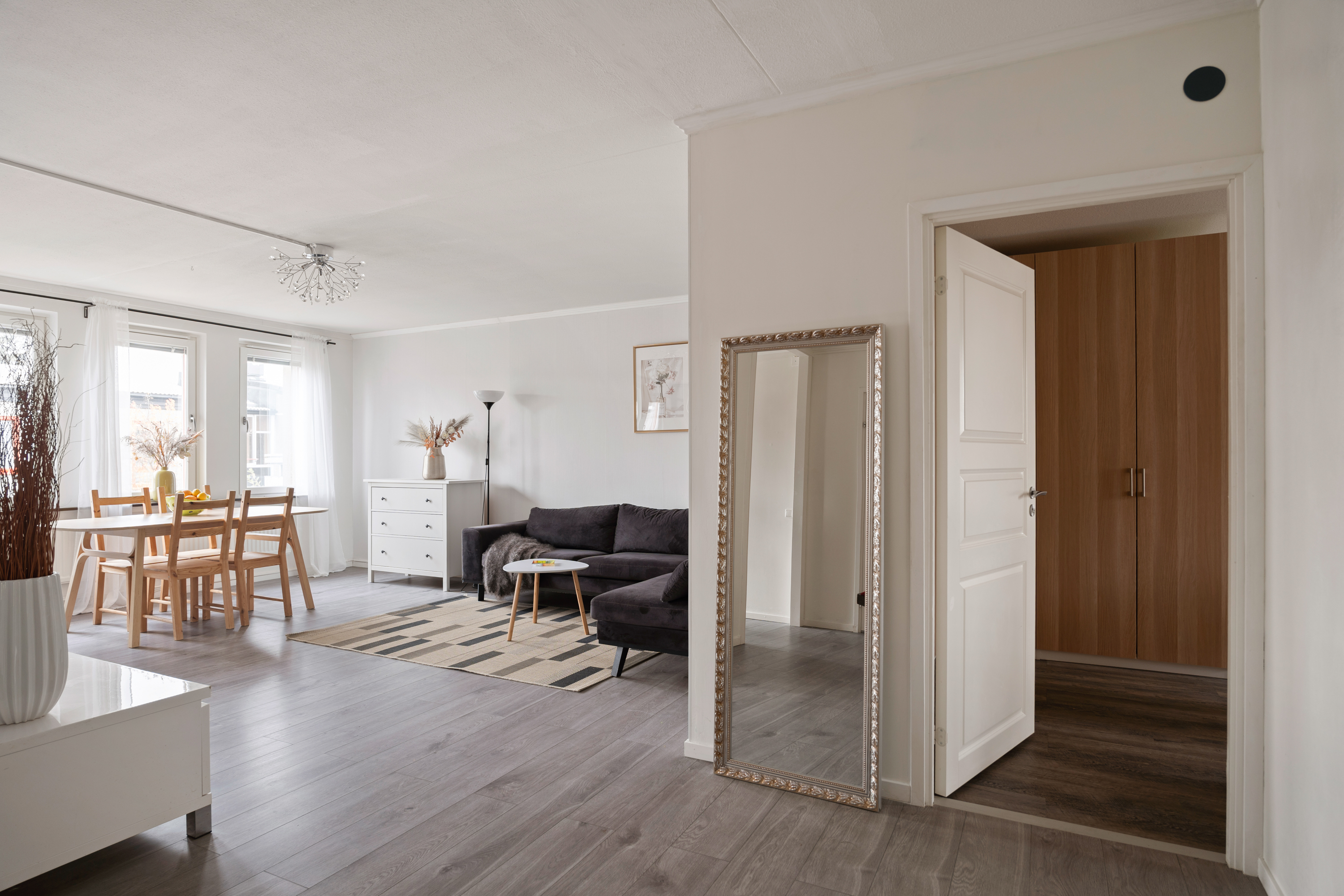 Bostadsbild från Ormingeringen 51A, Till salu i Västra Orminge, Nacka