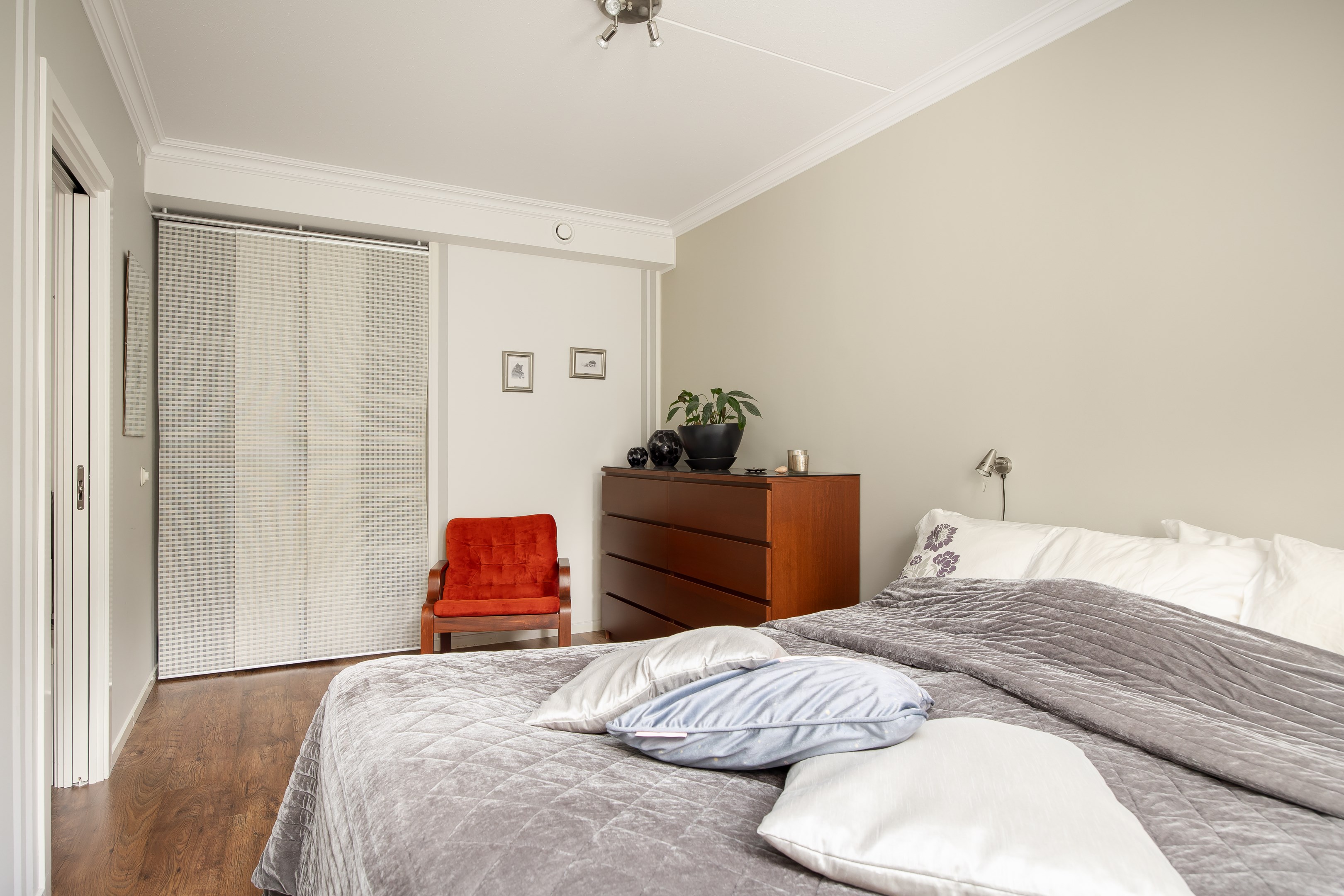 Bostadsbild från Ormingeringen 76, Till salu i Västra Orminge, Nacka