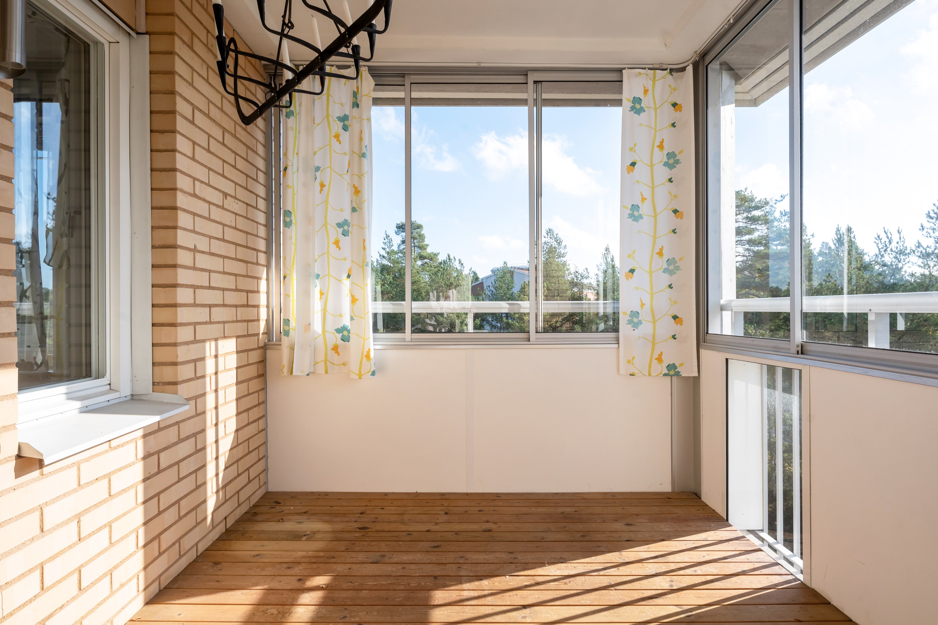 Bostadsbild från Stenbrohultsvägen 107, Till salu i Sävja, Uppsala