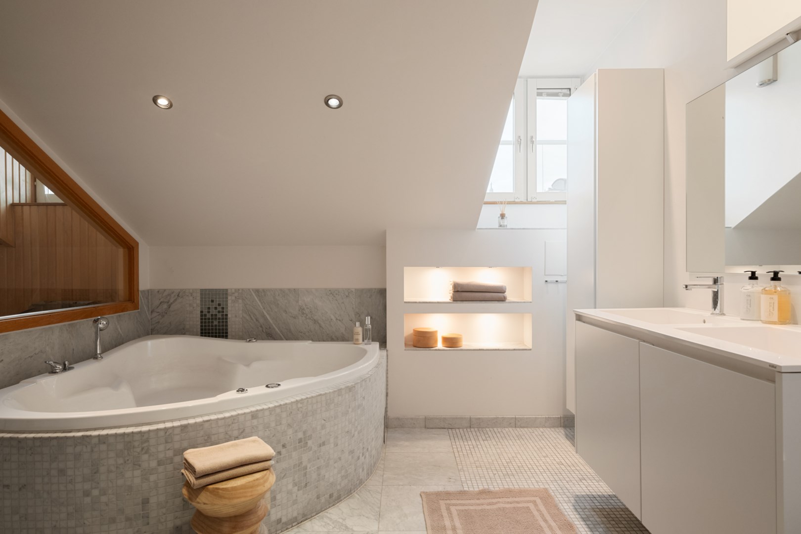 Bostadsbild från Johannesgatan 2, Till salu i Norrmalm, Stockholm