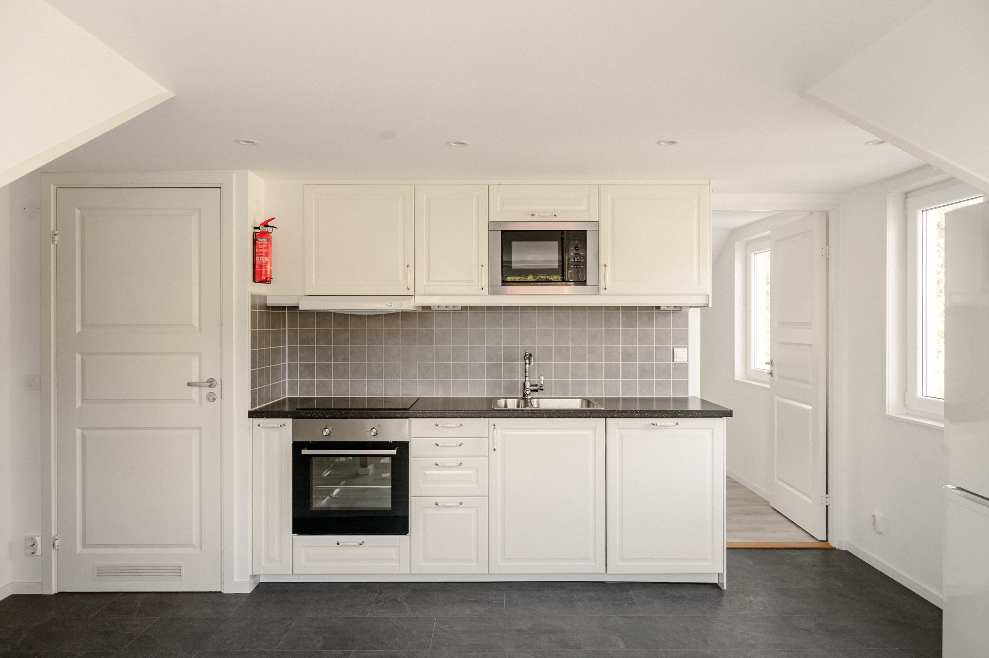 Allrum till höger - badrum till vänster