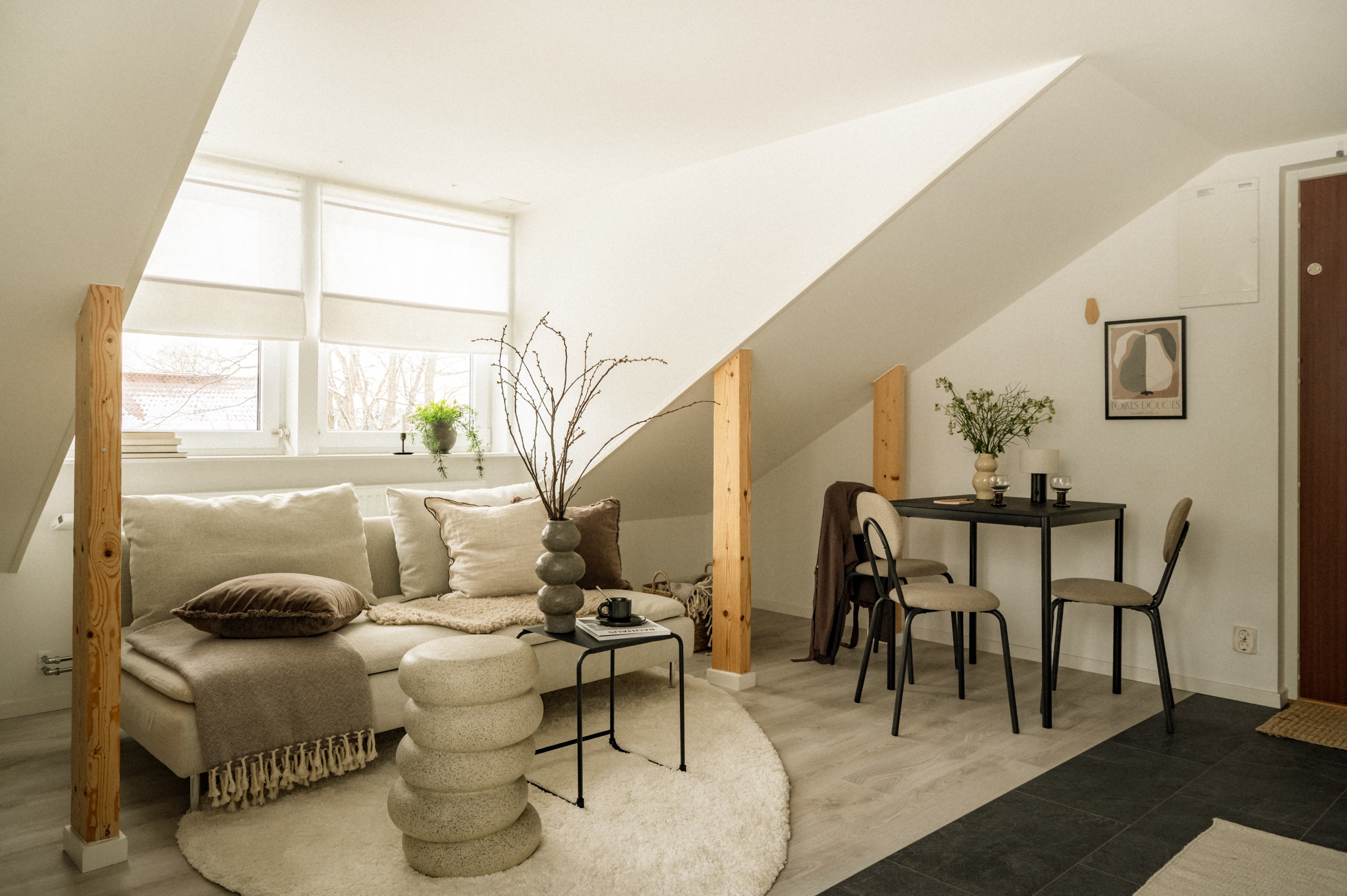 Takvinklarna ger lägenheten dess unika karaktär