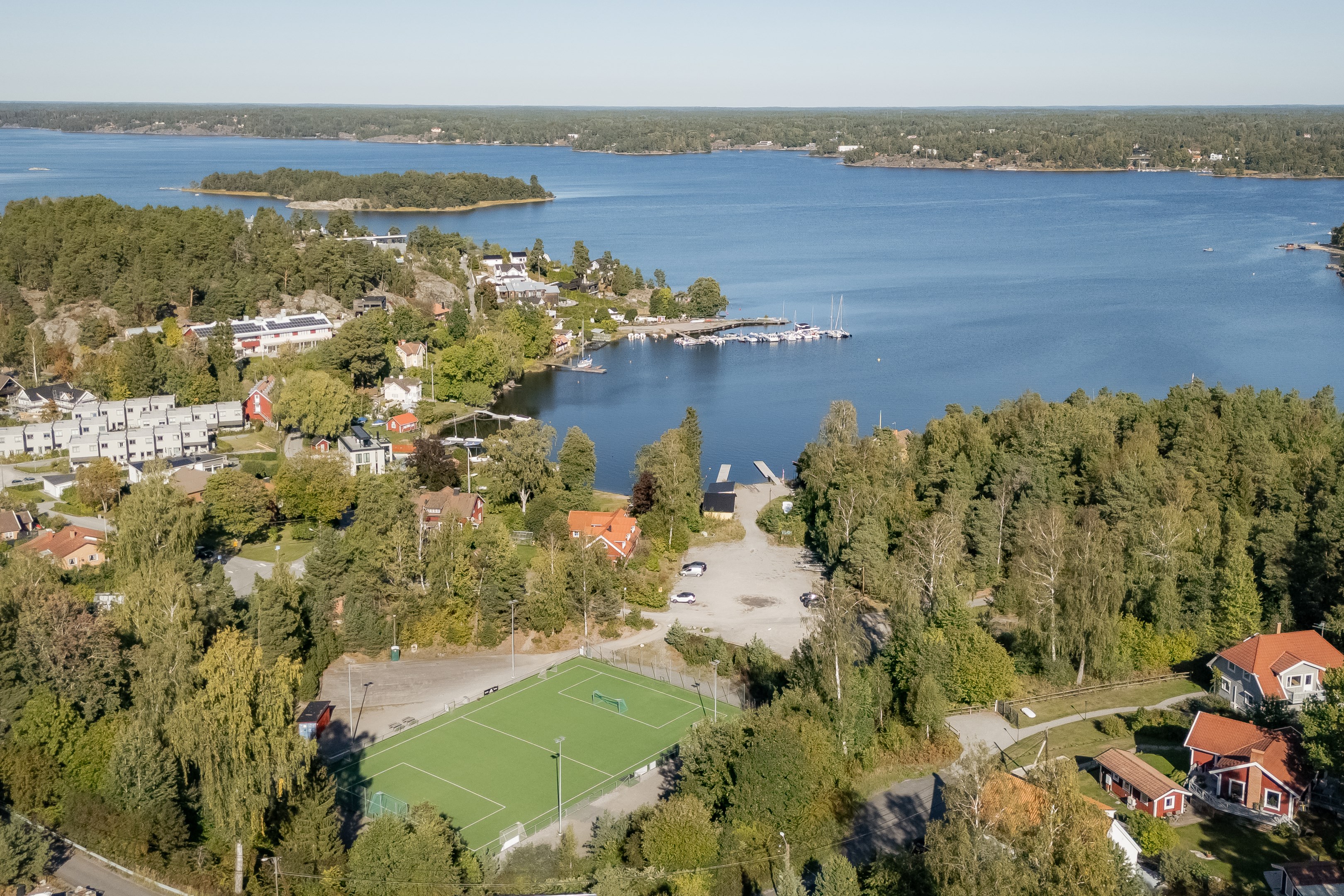 Vy över Mörtnäs och Torsbyviken