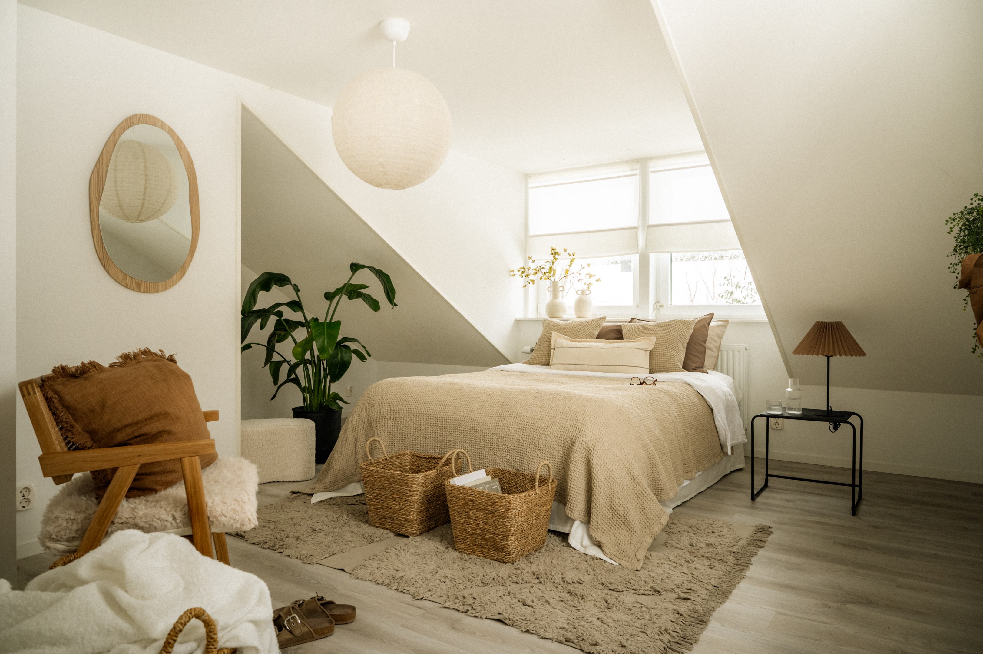 Sovrum / allrum med takkupa i väster