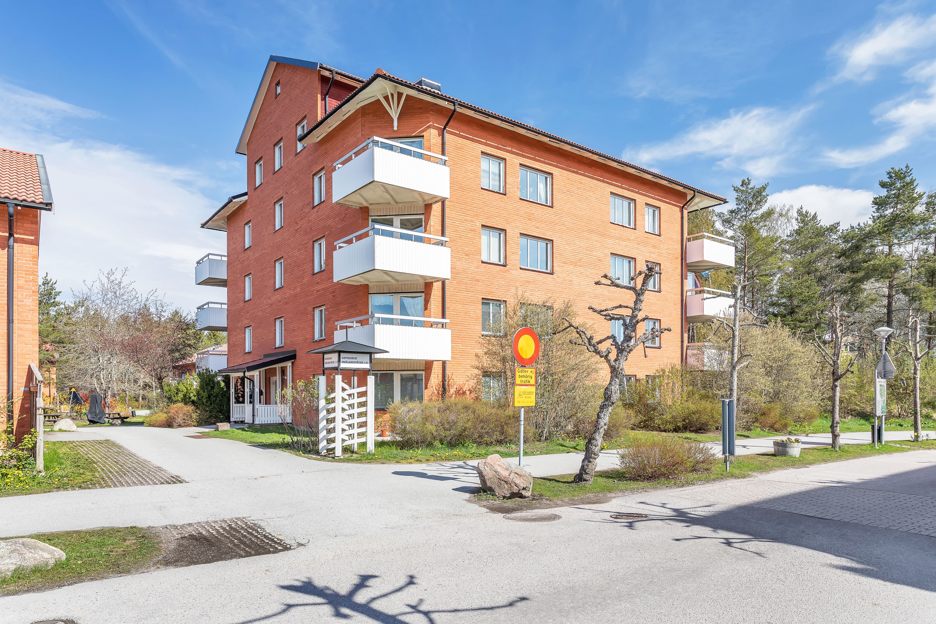 Bostadsbild från Smålandsvägen 1, Såld i Sävja, Uppsala