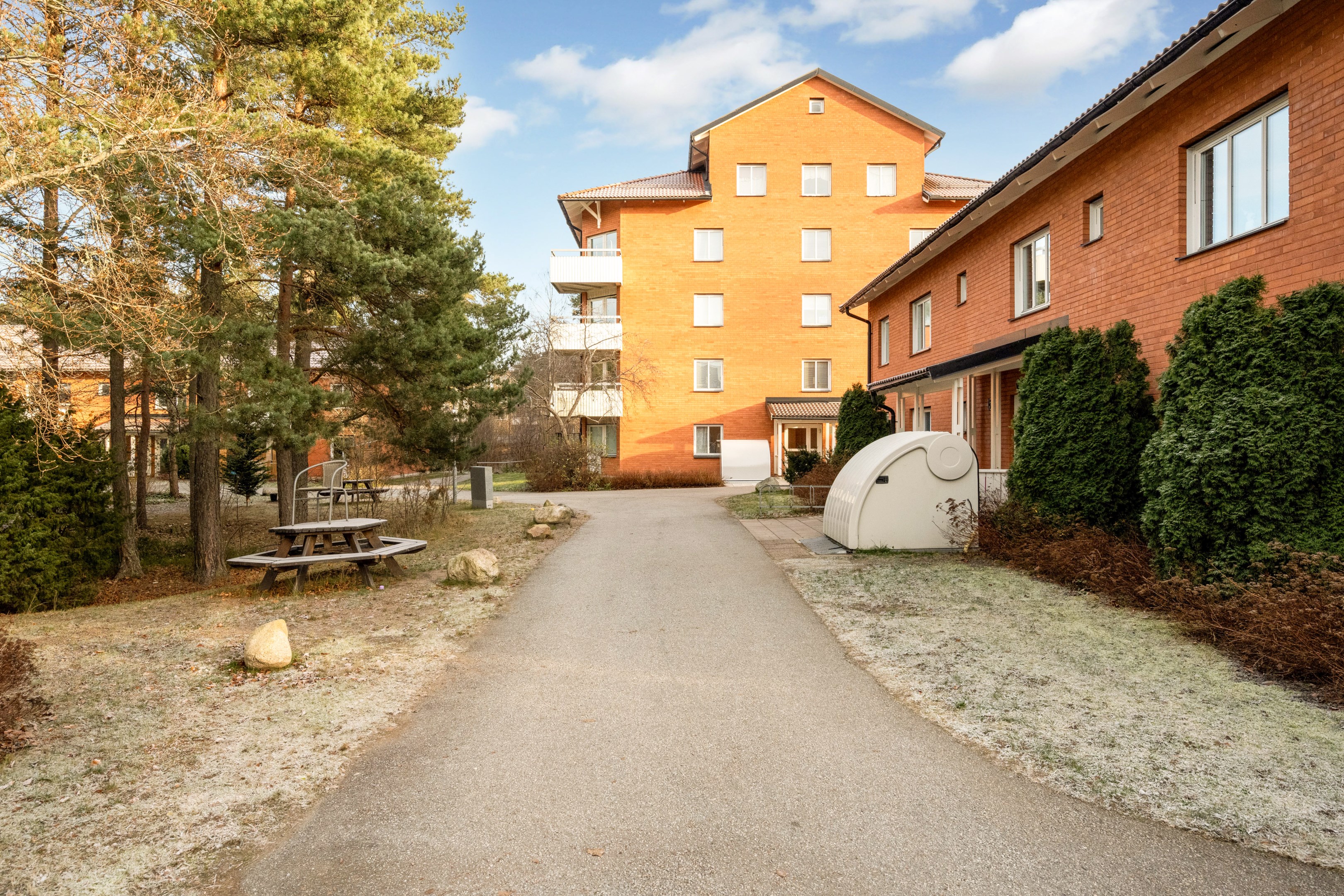 Bostadsbild från Smålandsvägen 1, Såld i Sävja, Uppsala