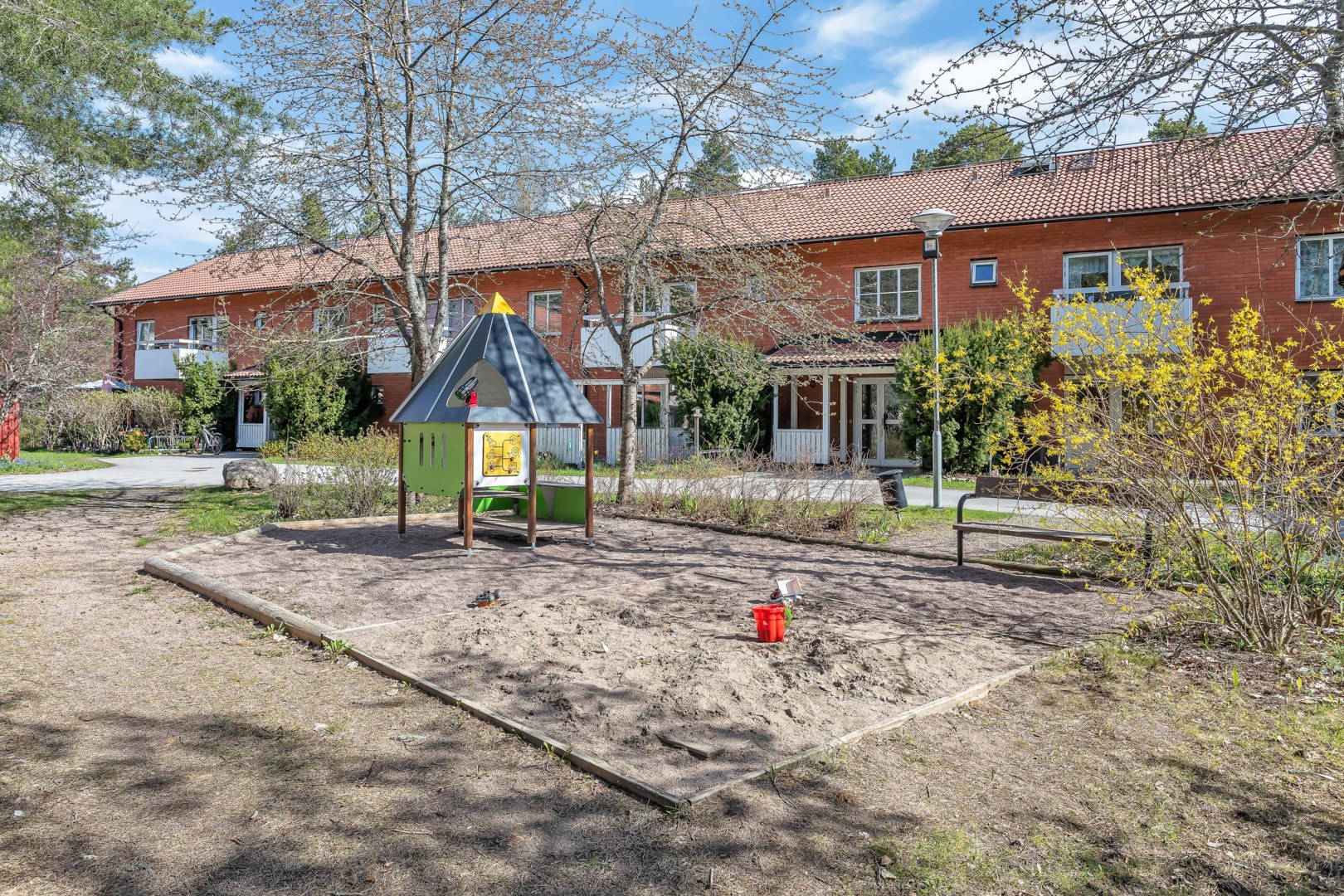 Bostadsbild från Smålandsvägen 1, Till salu i Sävja, Uppsala