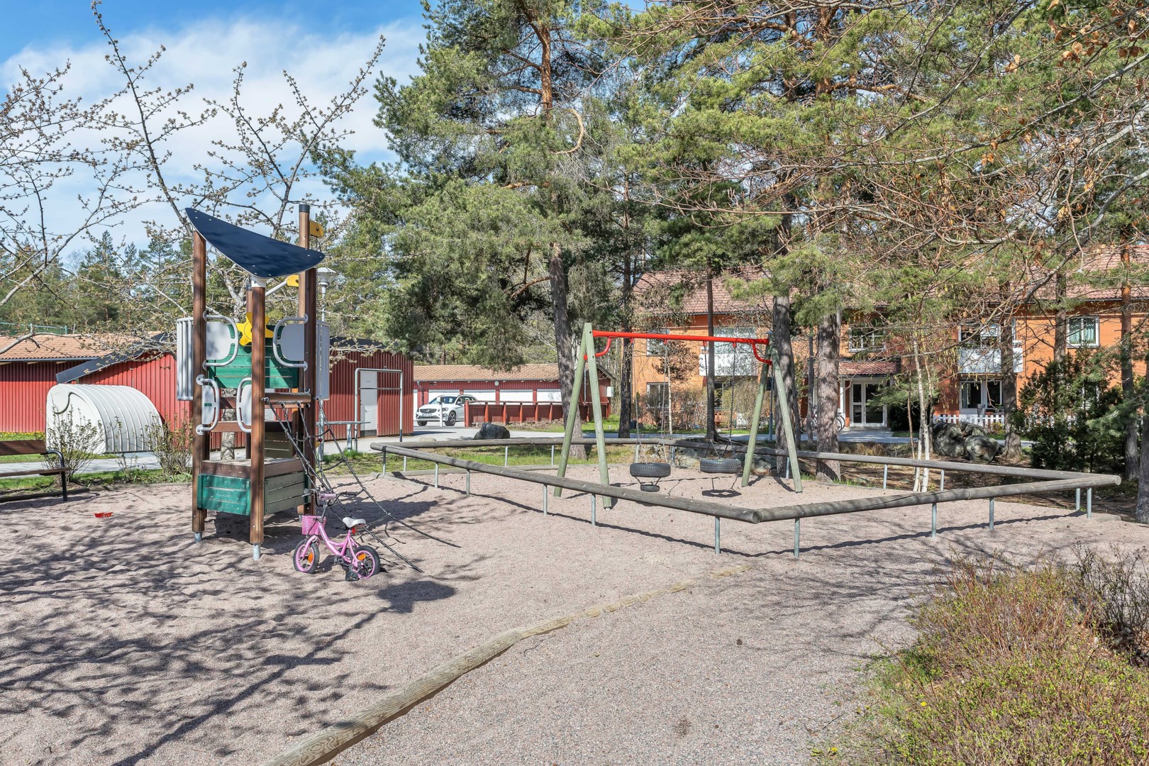 Bostadsbild från Smålandsvägen 1, Till salu i Sävja, Uppsala