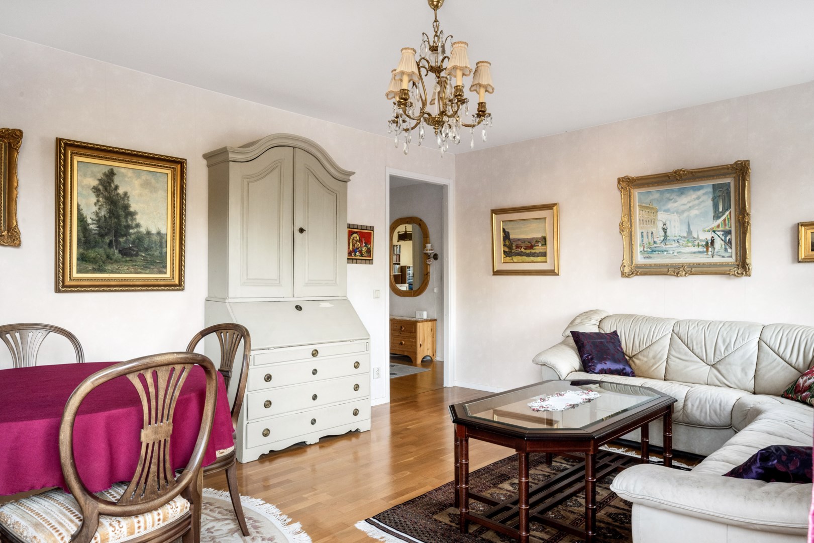 Bostadsbild från Smålandsvägen 1, Till salu i Sävja, Uppsala