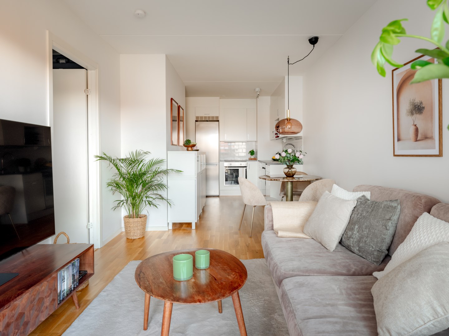 Bostadsbild från Radiusbacken 39, Till salu i Midsommarkransen, Stockholm