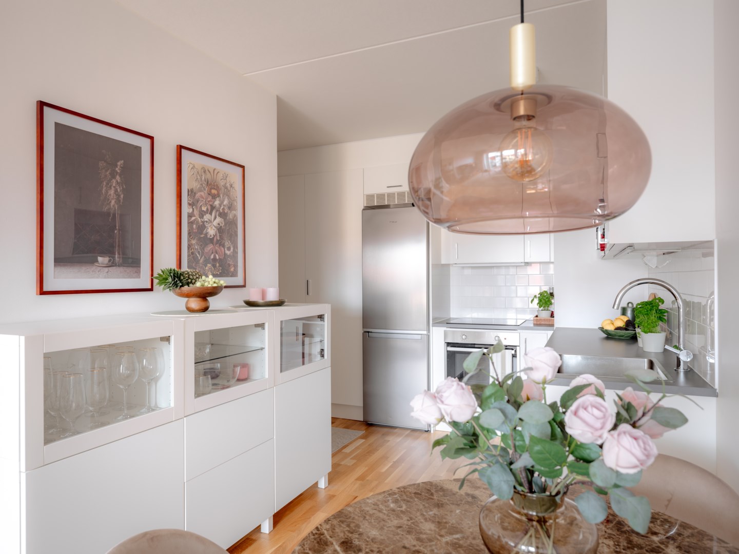 Bostadsbild från Radiusbacken 39, Till salu i Midsommarkransen, Stockholm