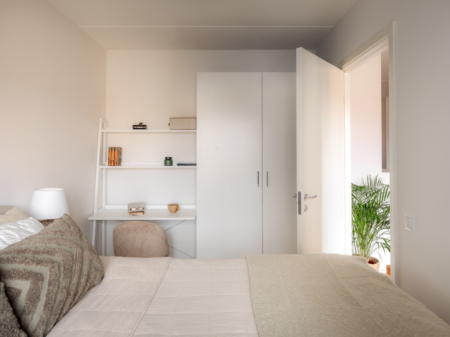 Bostadsbild från Radiusbacken 39, Till salu i Midsommarkransen, Stockholm