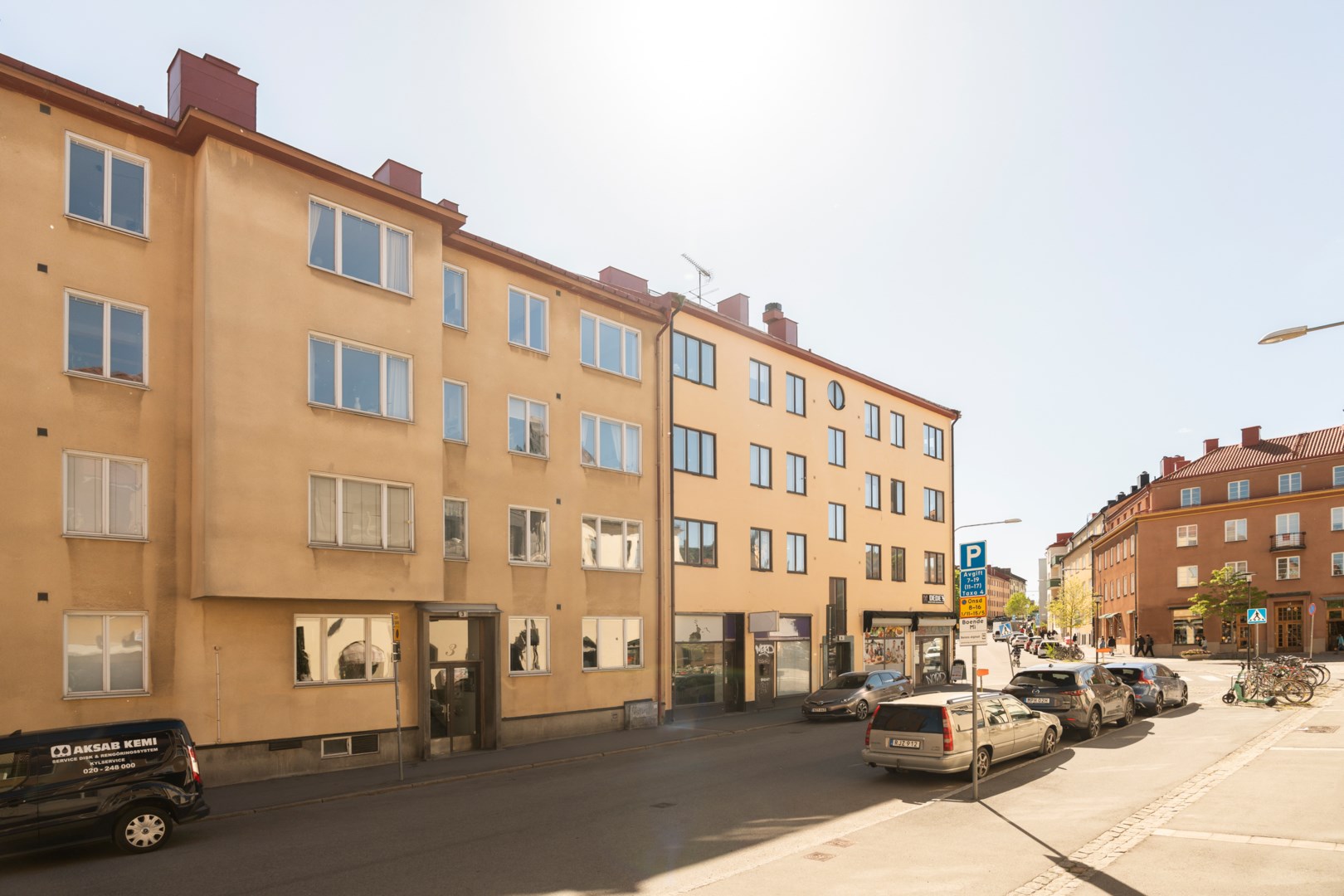 Bostadsbild från Svandammsvägen 3, Till salu i Midsommarkransen, Stockholm