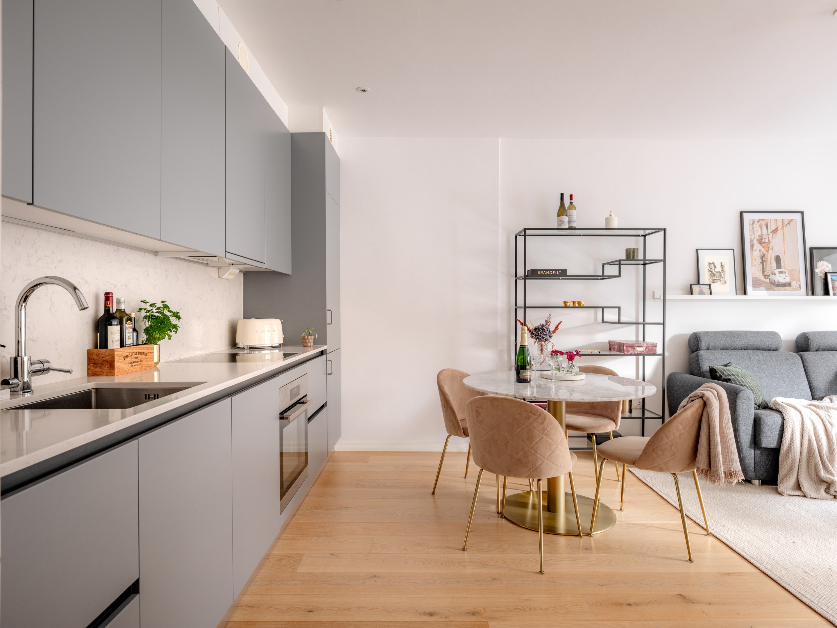 Bostadsbild från Valborgsmässovägen 20A, Såld i Midsommarkransen - Telefonplan, Stockholm