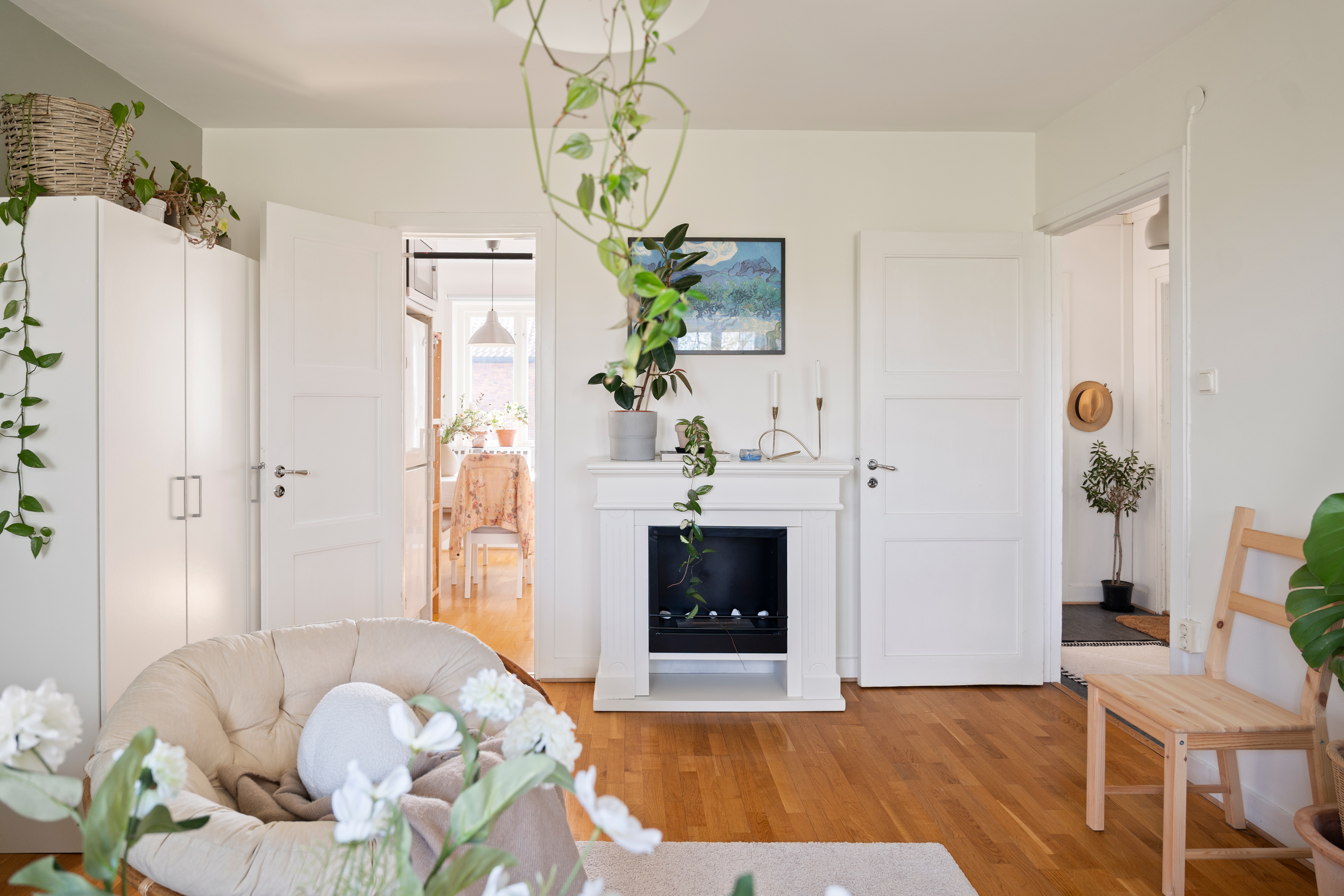 Bostadsbild från Mellanbergsvägen 9, Till salu i Hägerstensåsen, Stockholm
