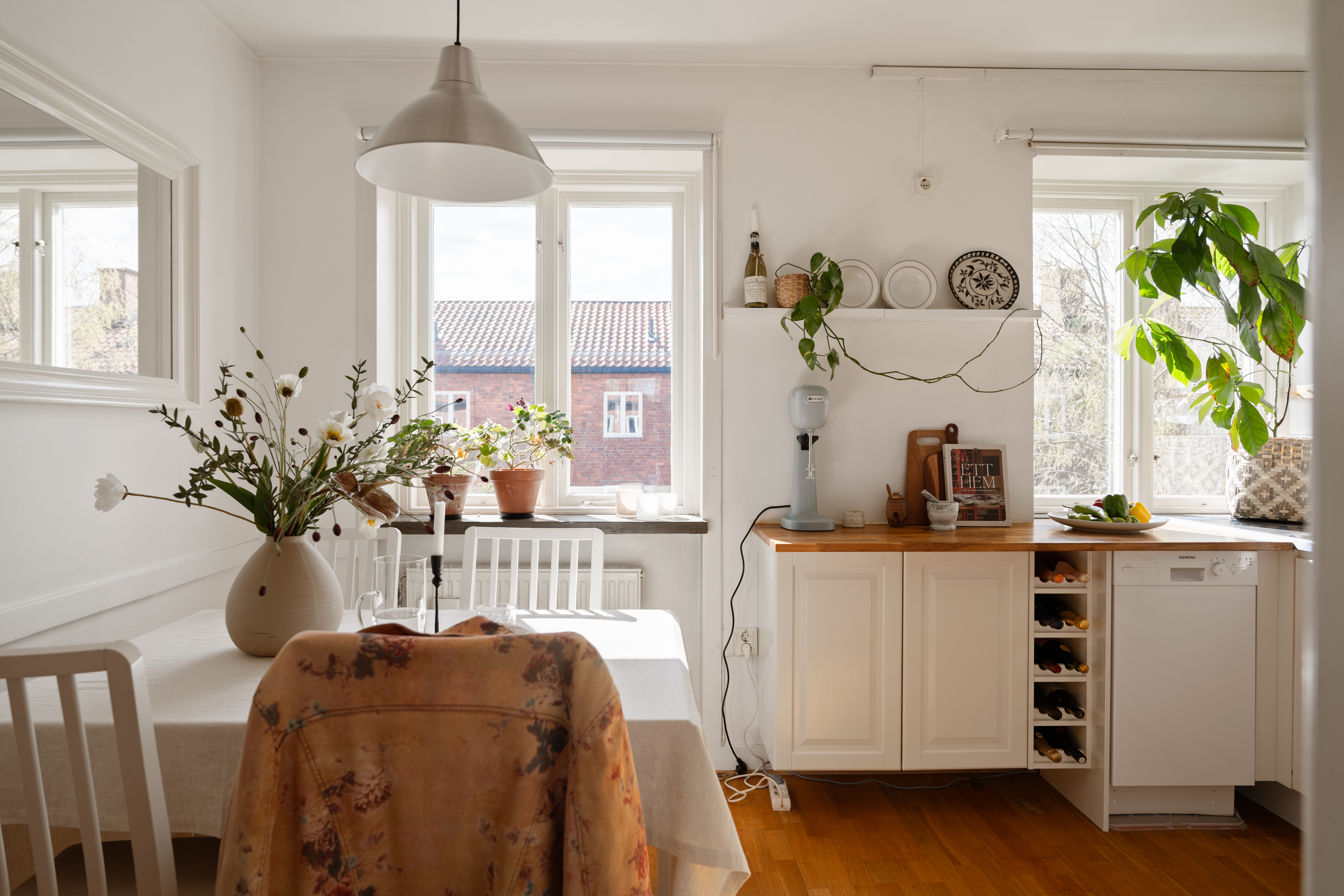Bostadsbild från Mellanbergsvägen 9, Till salu i Hägerstensåsen, Stockholm
