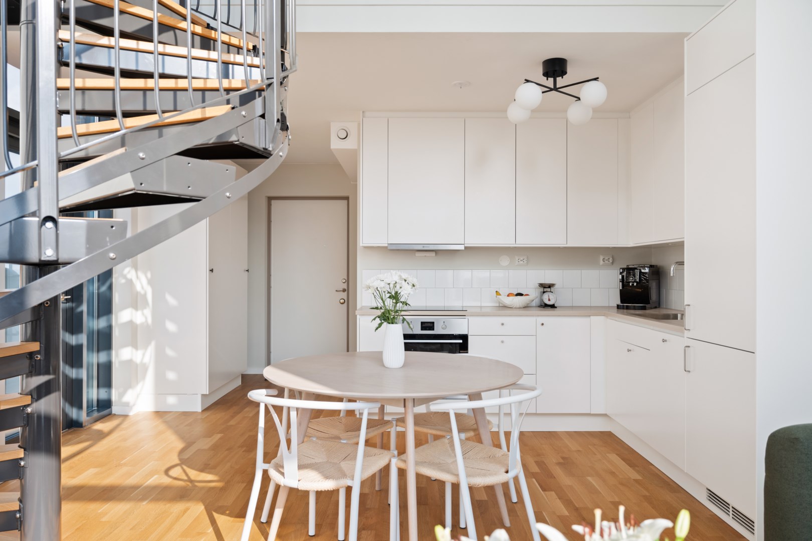 Bostadsbild från Responsgatan 18, Kommande i Midsommarkransen, Stockholm