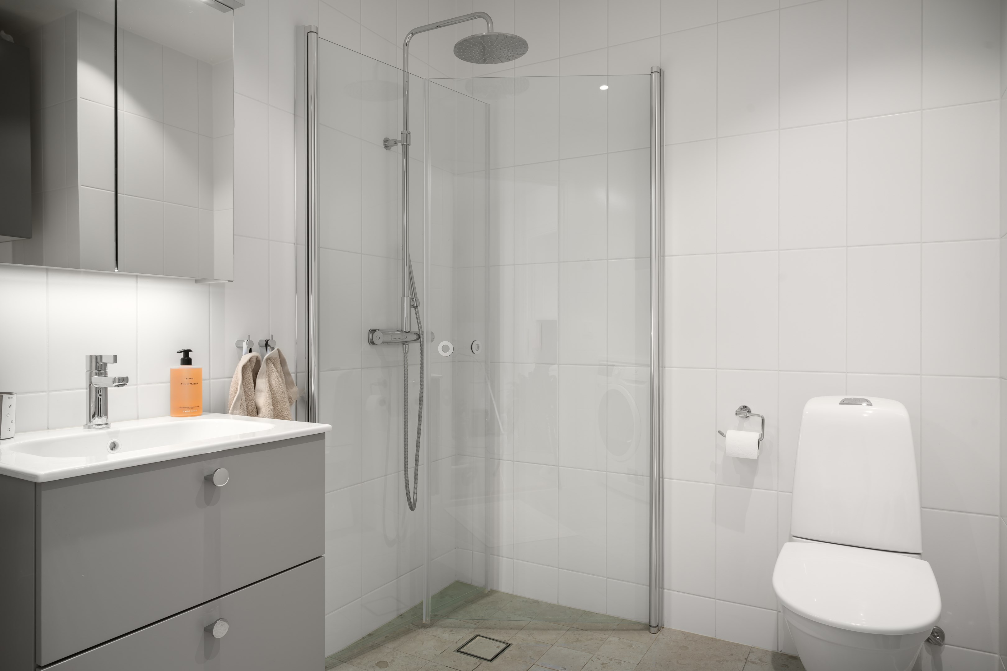 Bostadsbild från Åbroddsvägen 2J, Till salu i Kummelnäs, Nacka