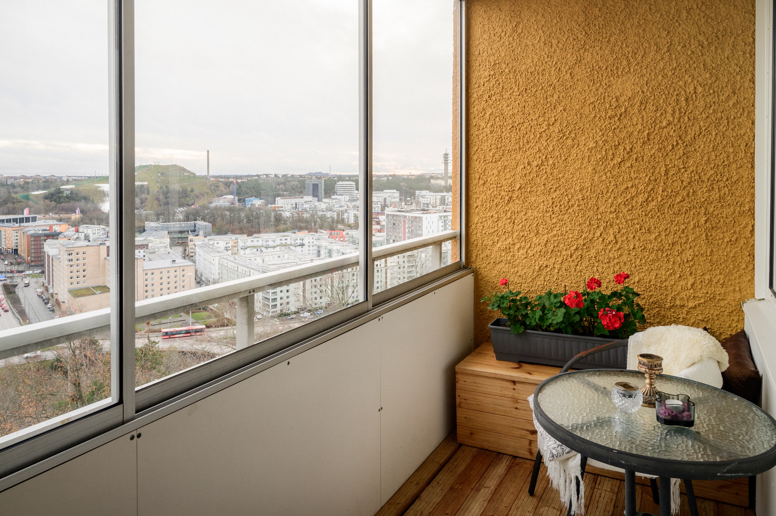 Bostadsbild från Henriksdalsringen 61, Till salu i Henriksdalsberget, Nacka