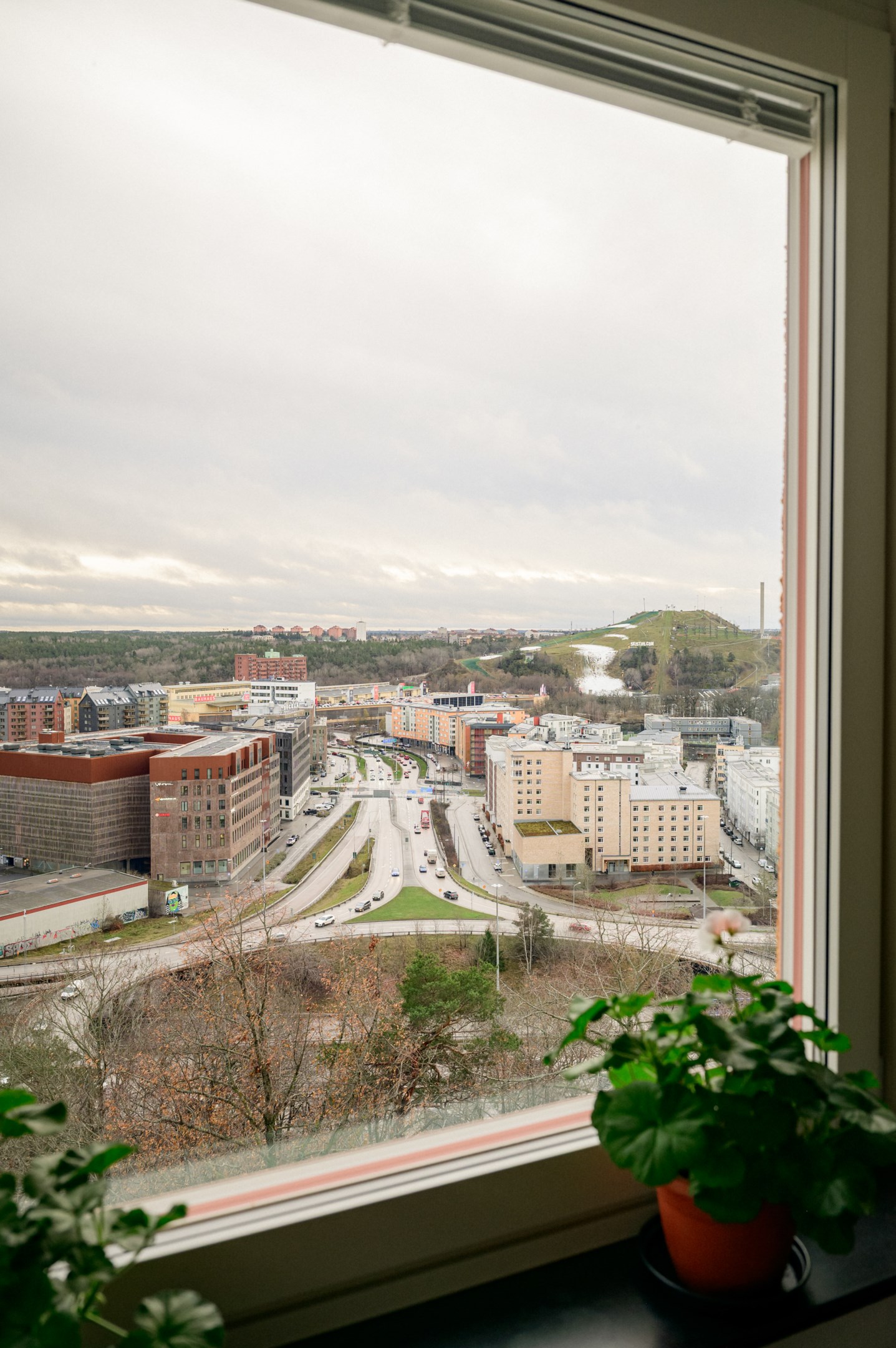 Bostadsbild från Henriksdalsringen 61, Till salu i Henriksdalsberget, Nacka