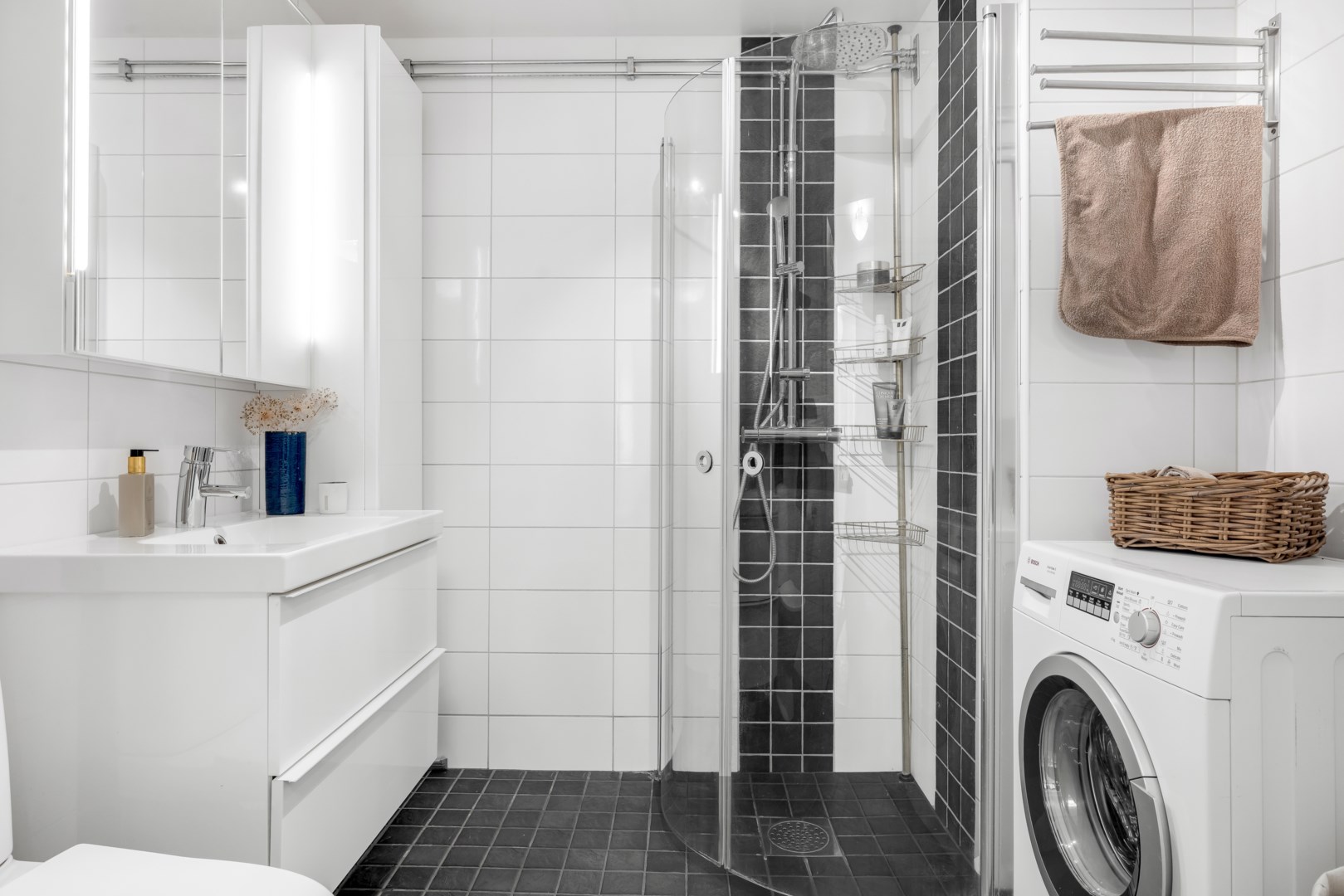 Bostadsbild från Solstrålevägen 137, Till salu i Storvreta, Uppsala