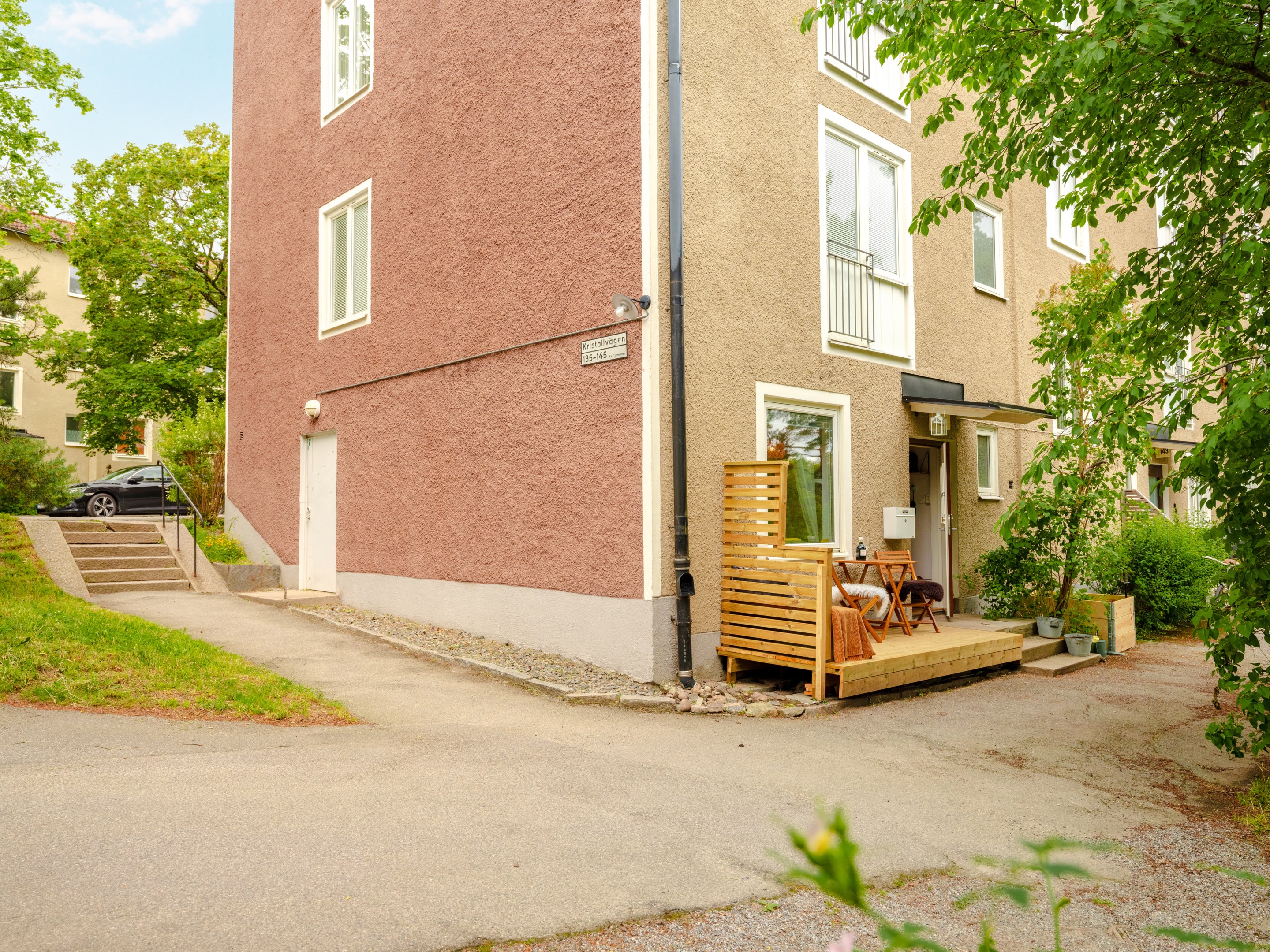 Bostadsbild från Kristallvägen 145, Till salu i Solberga, Stockholm