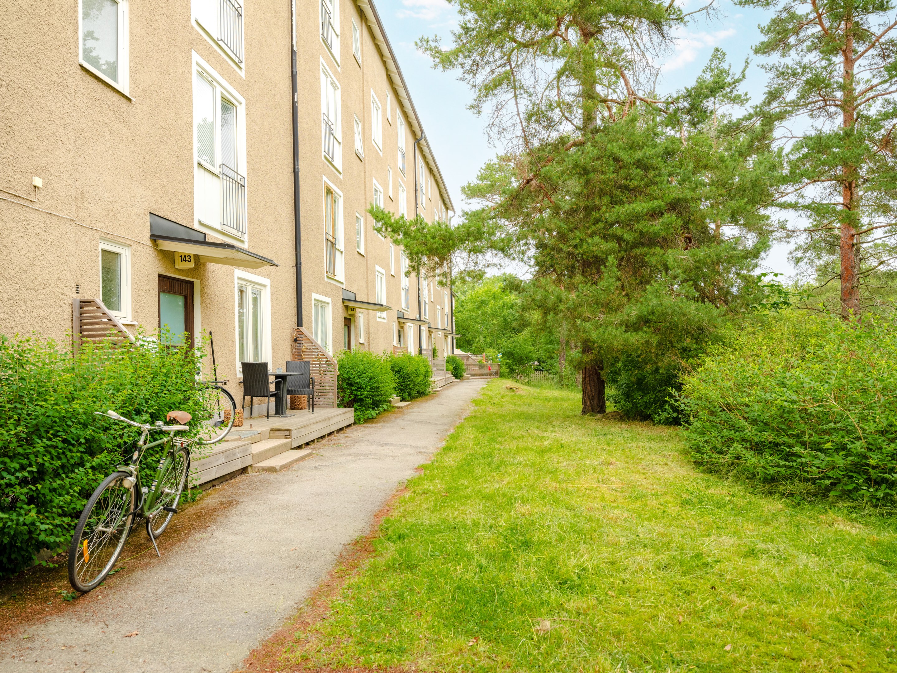 Bostadsbild från Kristallvägen 145, Till salu i Solberga, Stockholm