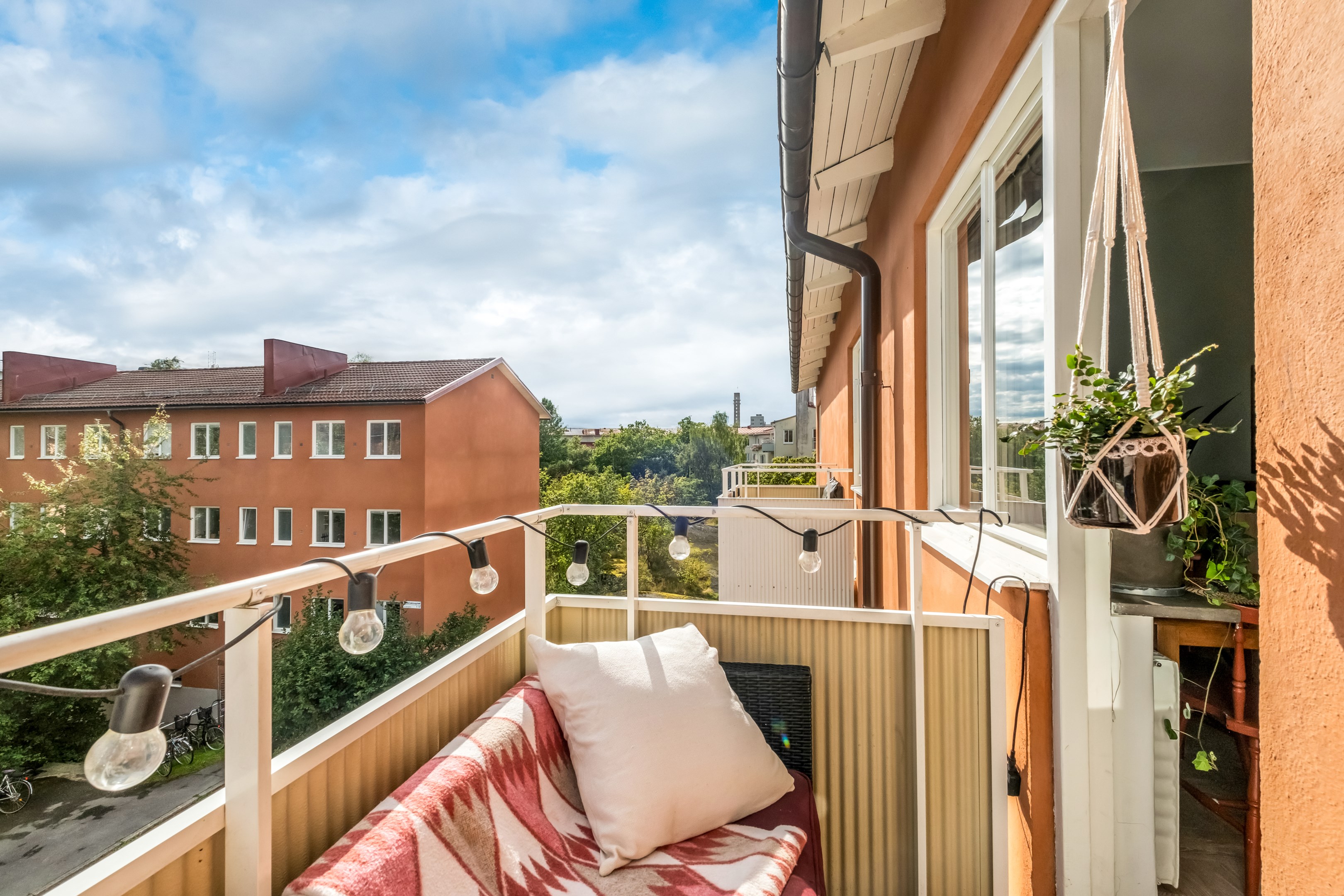 Bostadsbild från Kyndelsmässogränd 16, 3 tr, Såld i Midsommarkransen, Stockholm