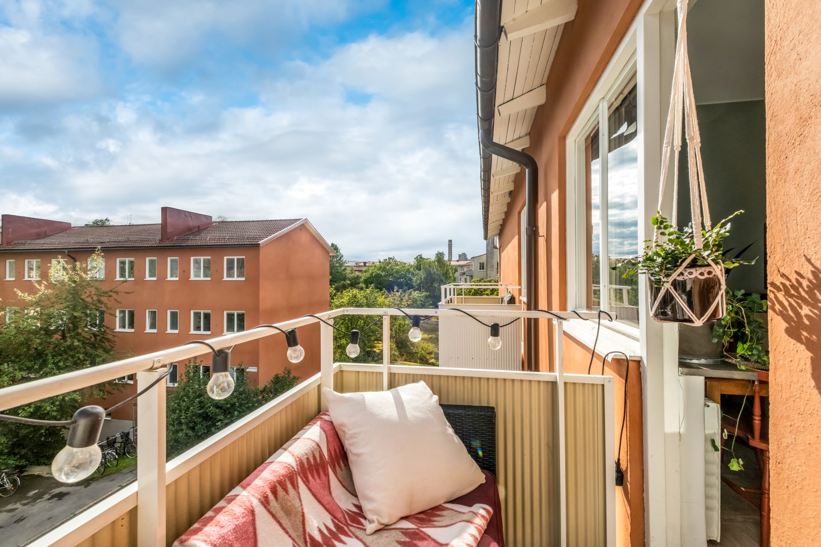 Bostadsbild från Kyndelsmässogränd 16, 3 tr, Kommande i Midsommarkransen, Stockholm