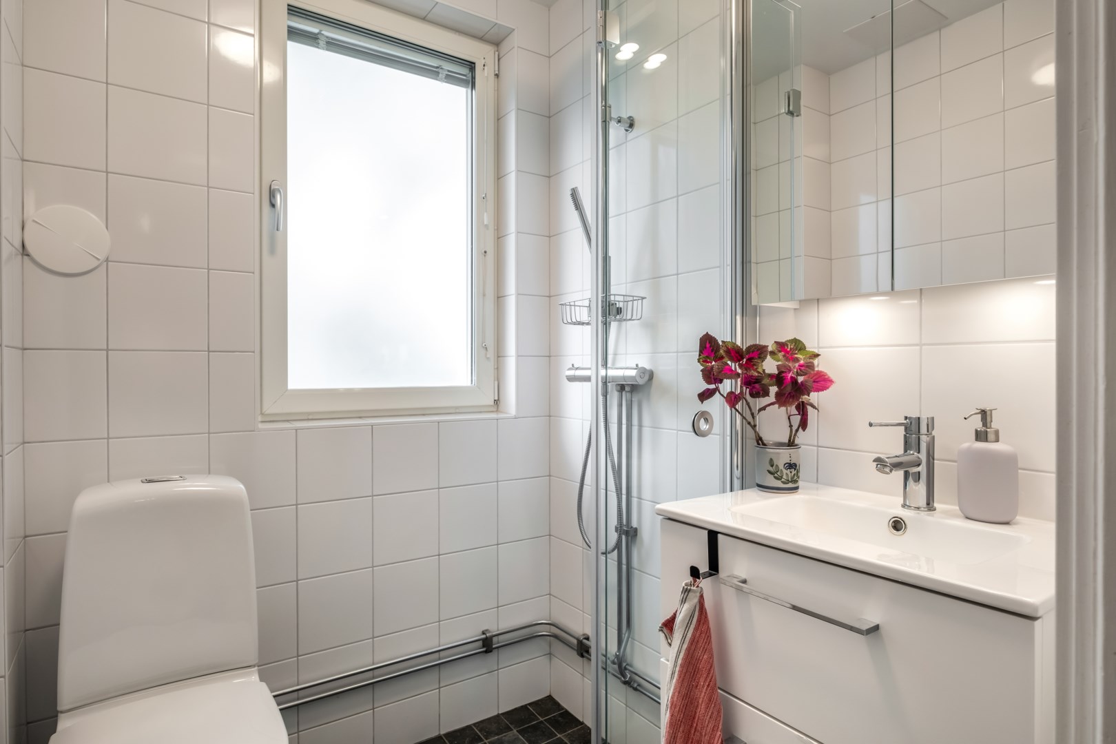 Bostadsbild från Kyndelsmässogränd 16, 3 tr, Kommande i Midsommarkransen, Stockholm