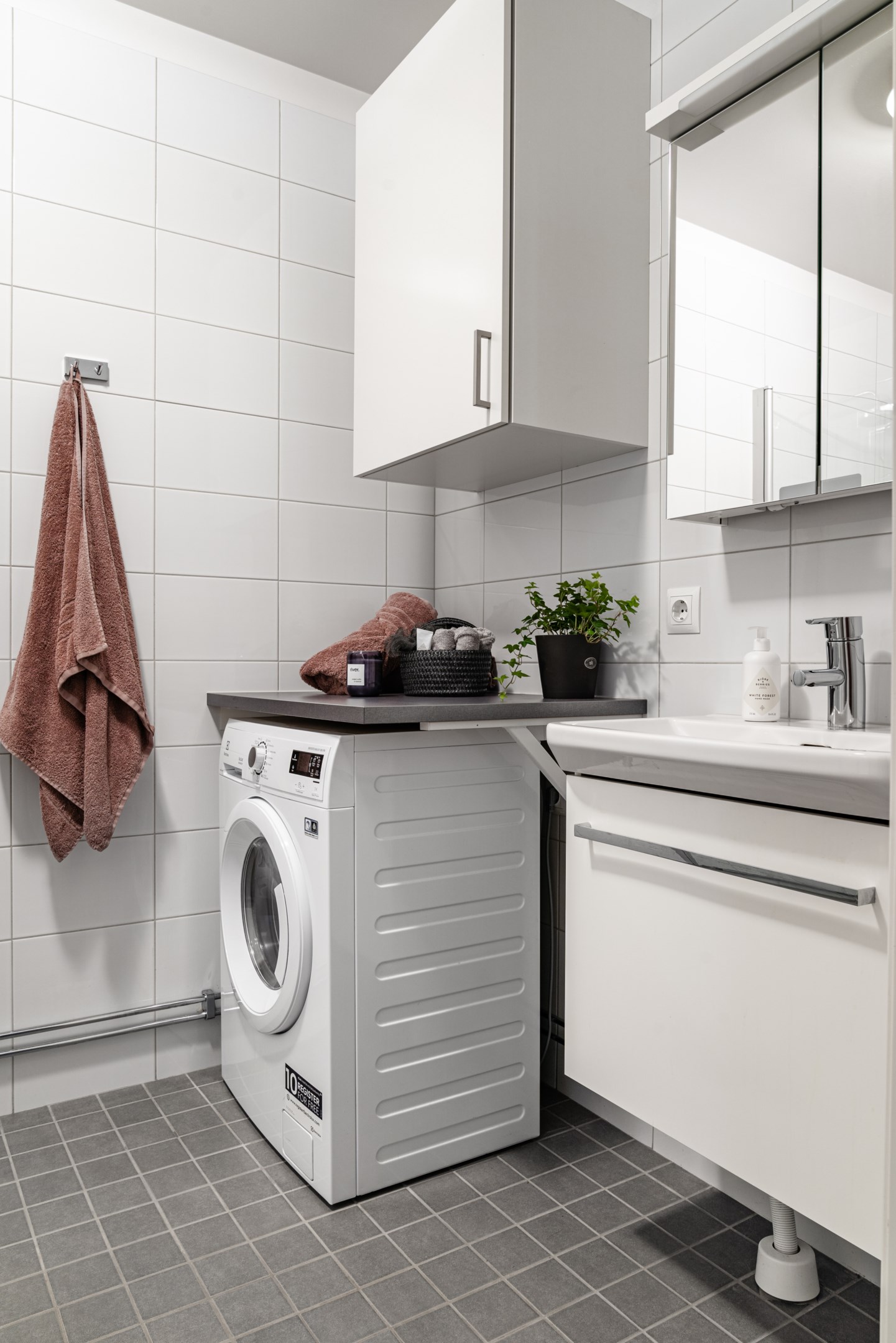 Bostadsbild från Älvsjö stationsgata 2A, 3 tr, Till salu i Hägersten, Stockholm