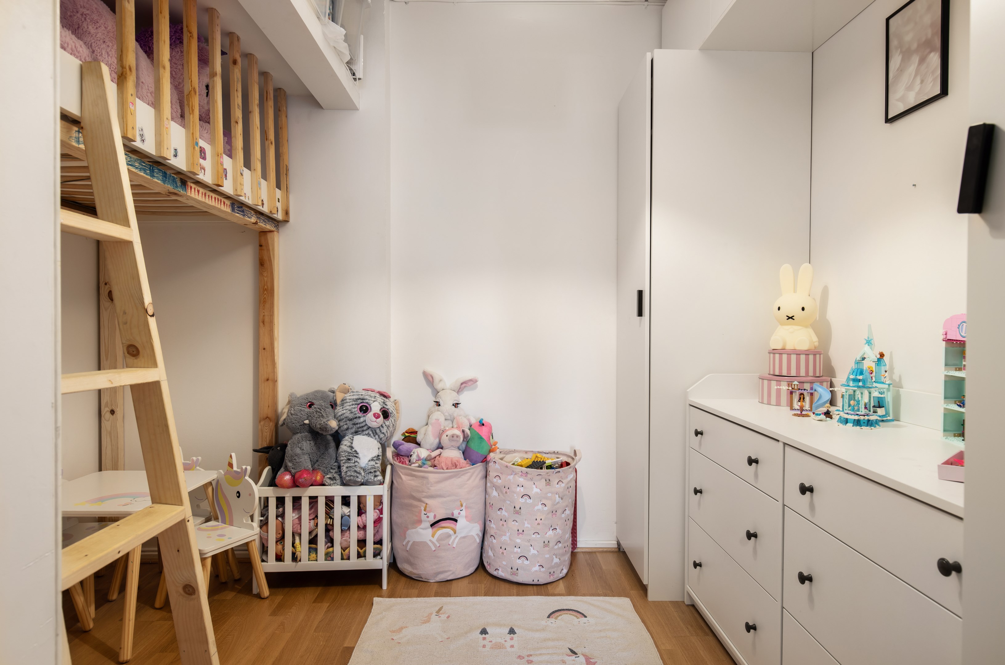 Bostadsbild från Ormingeringen 71, Till salu i Västra Orminge, Nacka