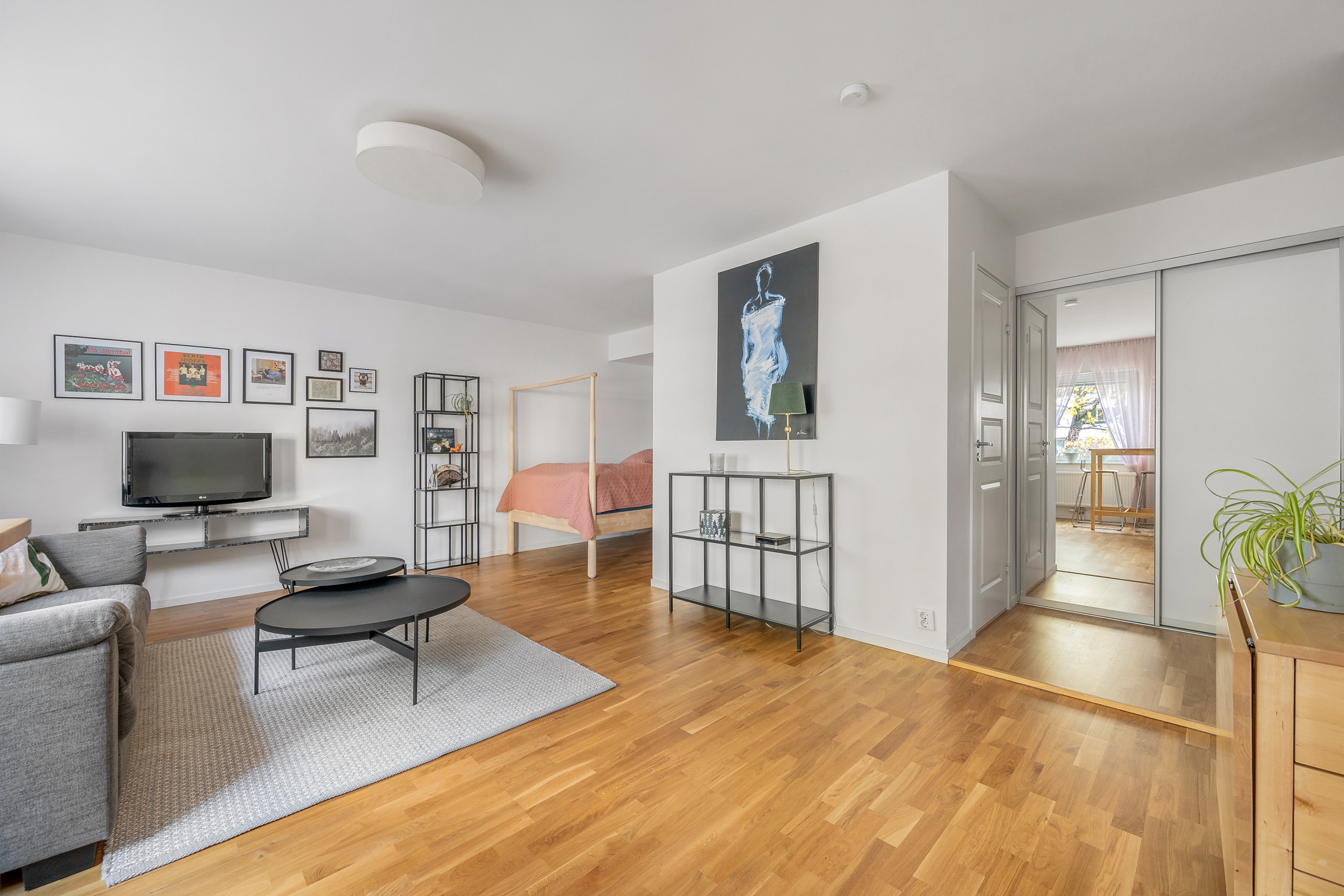 Bostadsbild från Kapellgatan 20, Till salu i Västra skogen, Solna