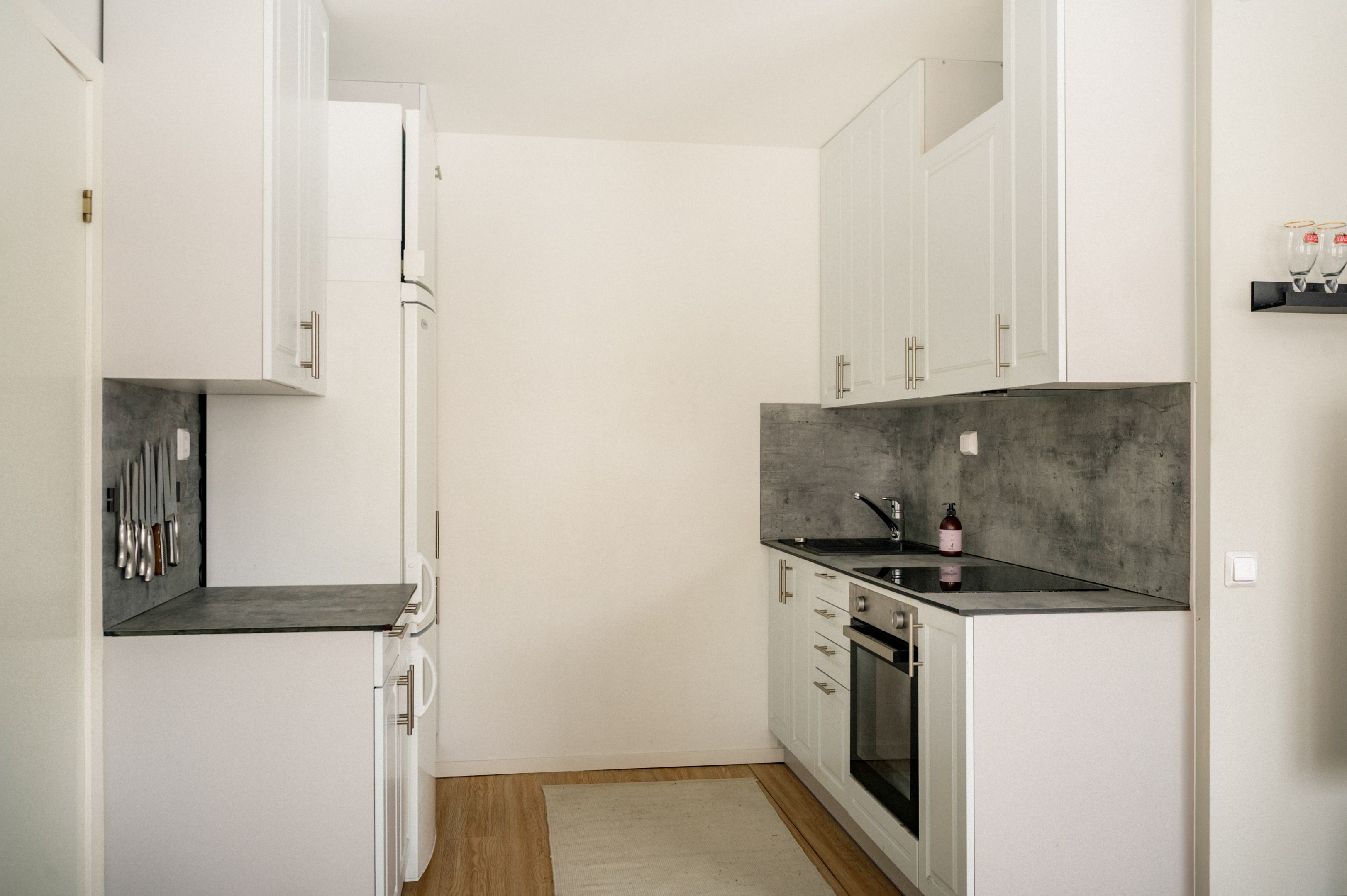 Köket i vinkel från matplatsen