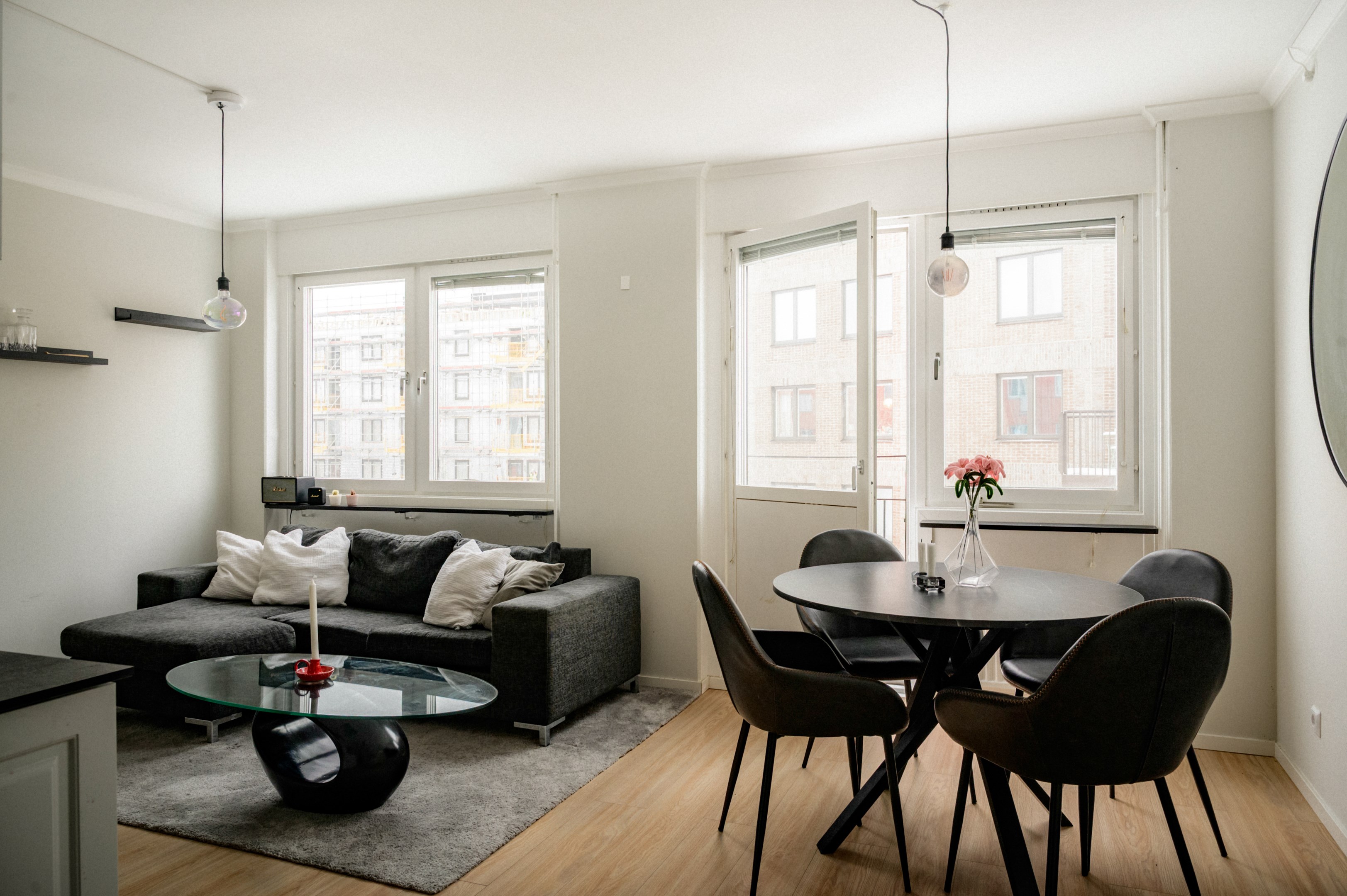 Högt läge med ljusinsläpp från öster