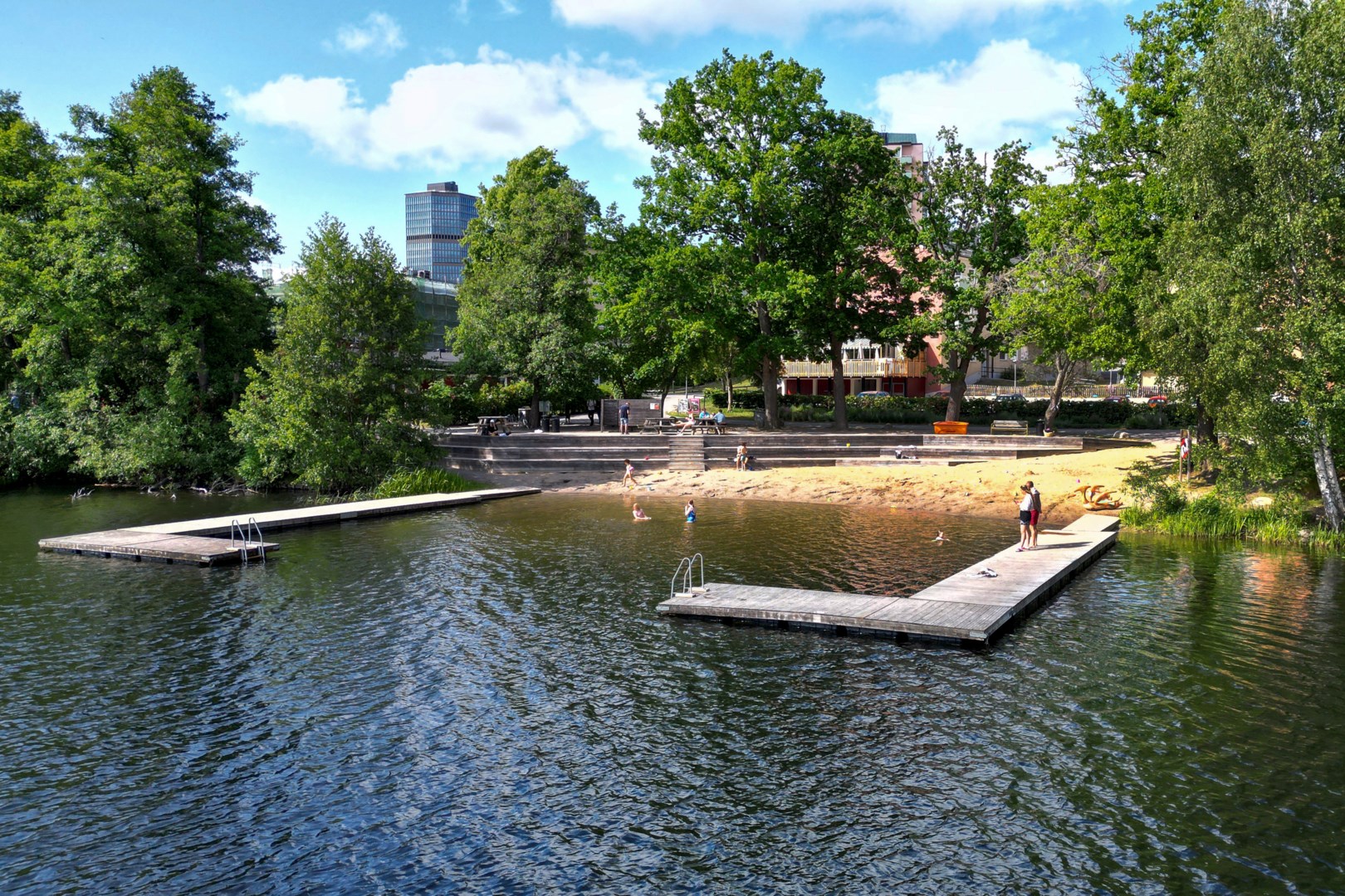 Sickla Strand -Promenadspråk & Bryggor, Lekplats, Kiosk 2
