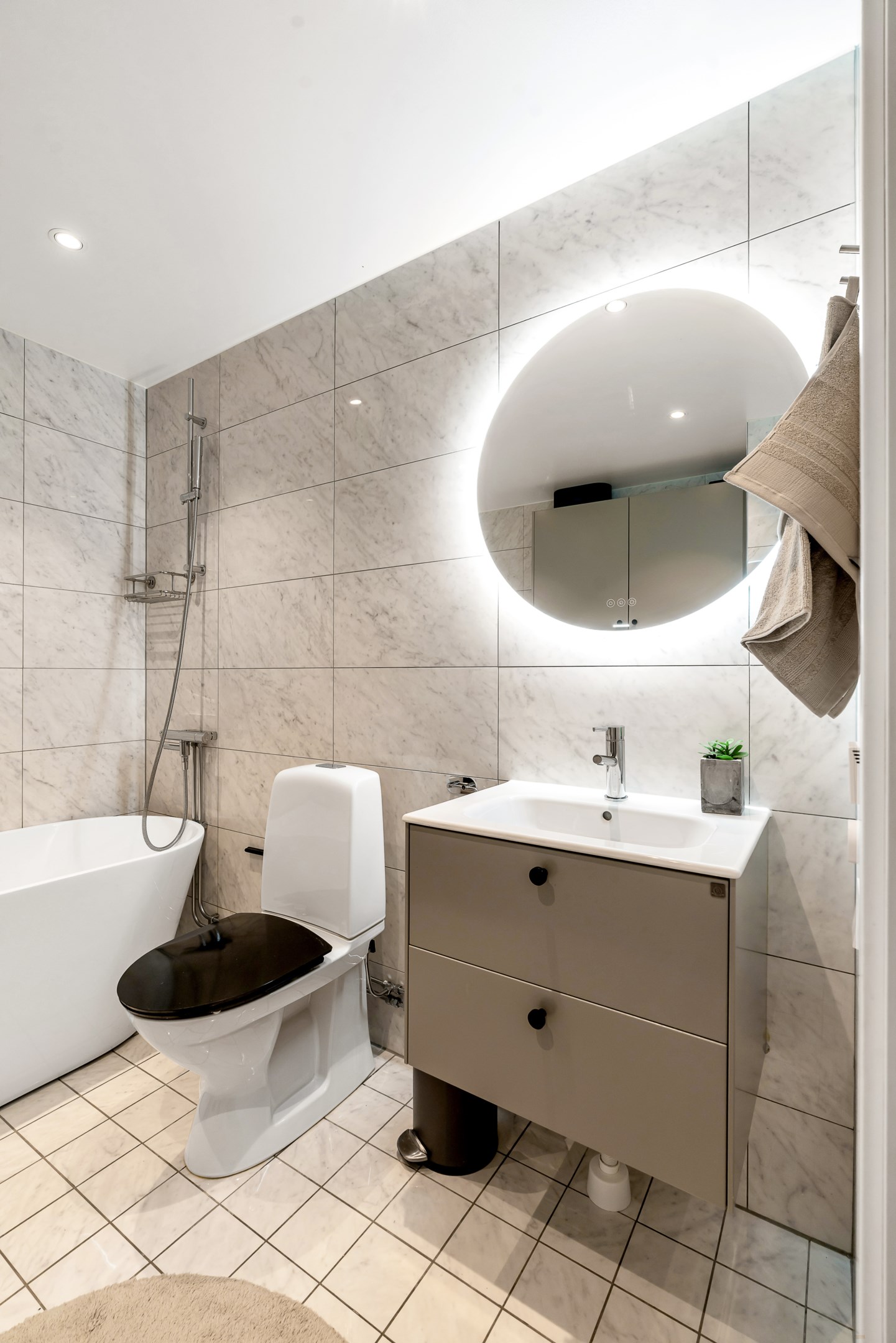 Bostadsbild från Västerled 102, Till salu i Bromma - Stora Mossen/Abrahamsberg, Stockholm