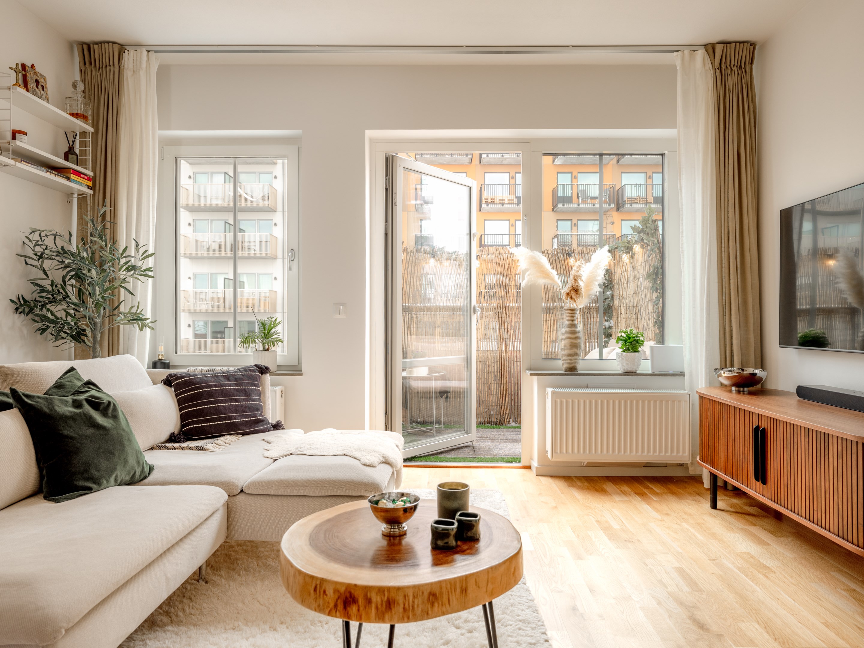 Bostadsbild från Radiusbacken 49, Till salu i Midsommarkransen Telefonplan, Stockholm