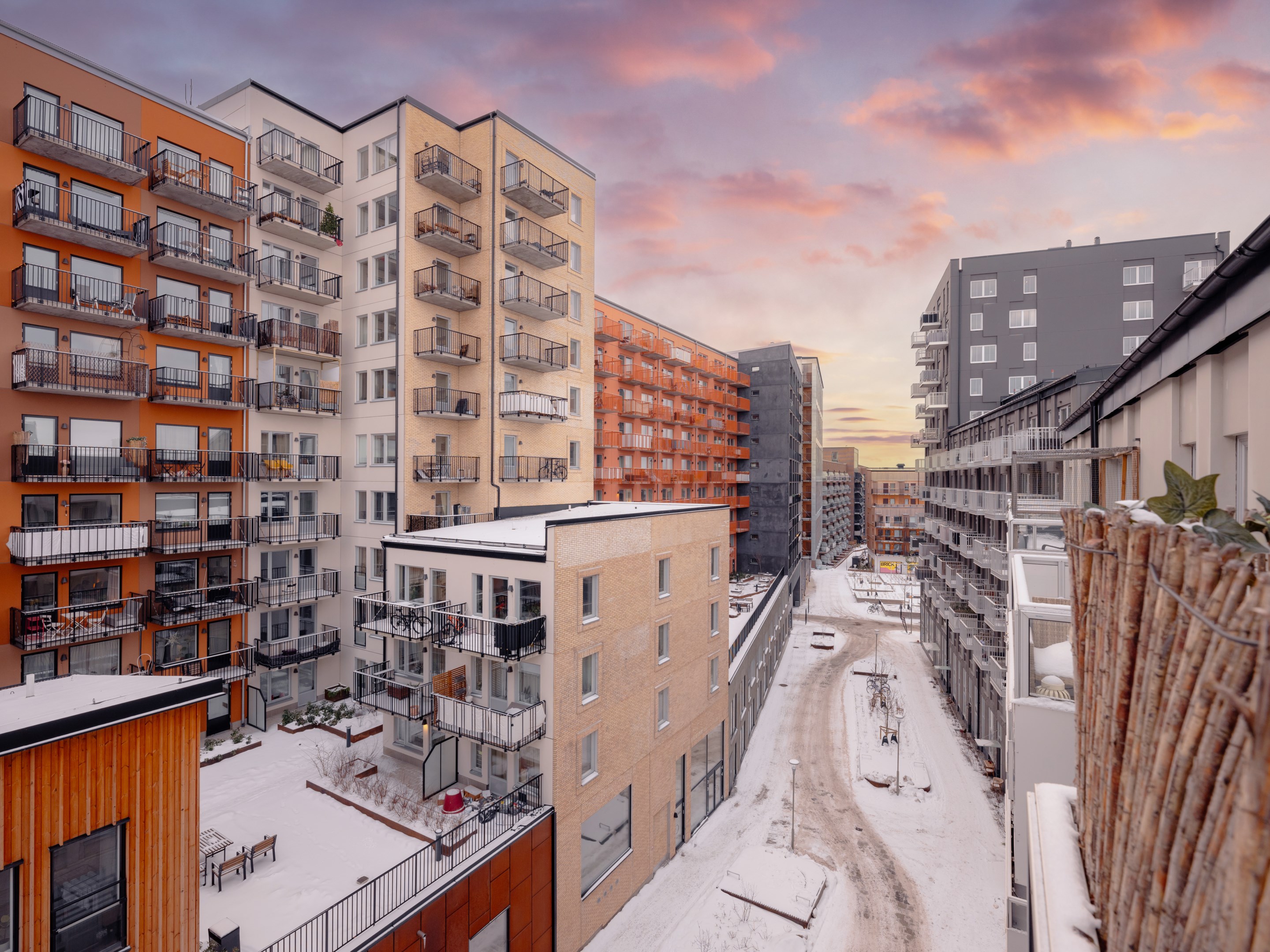 Bostadsbild från Radiusbacken 49, Till salu i Midsommarkransen Telefonplan, Stockholm