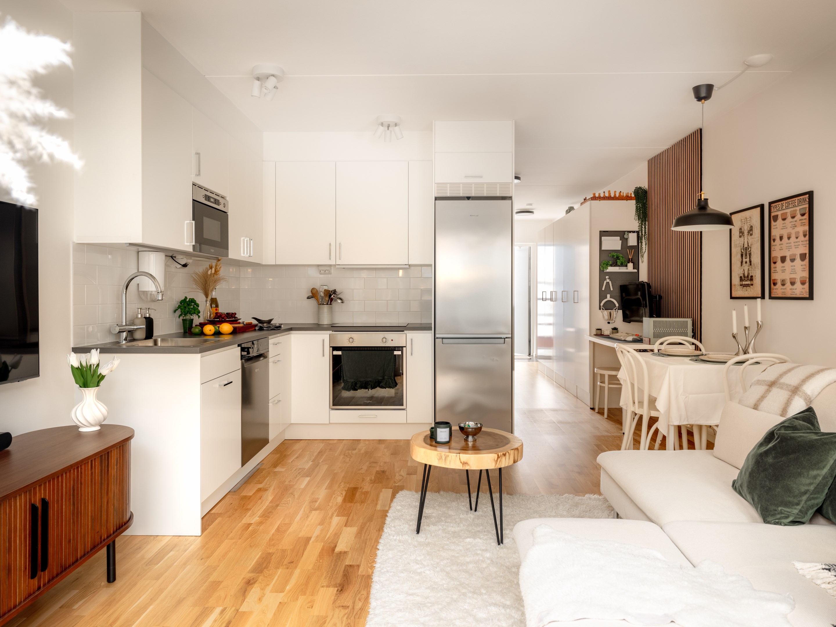 Bostadsbild från Radiusbacken 49, Till salu i Midsommarkransen Telefonplan, Stockholm