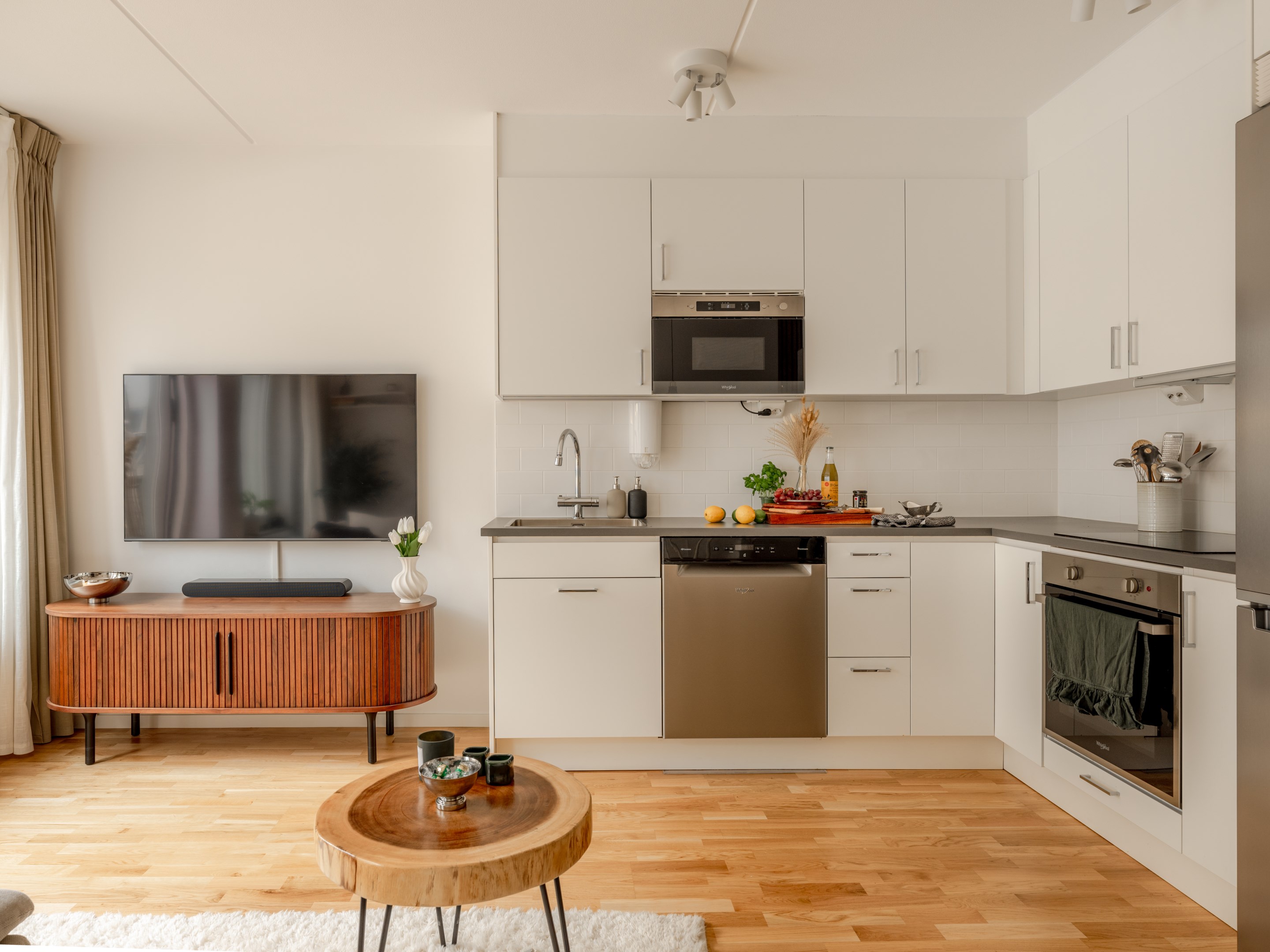 Bostadsbild från Radiusbacken 49, Till salu i Midsommarkransen Telefonplan, Stockholm