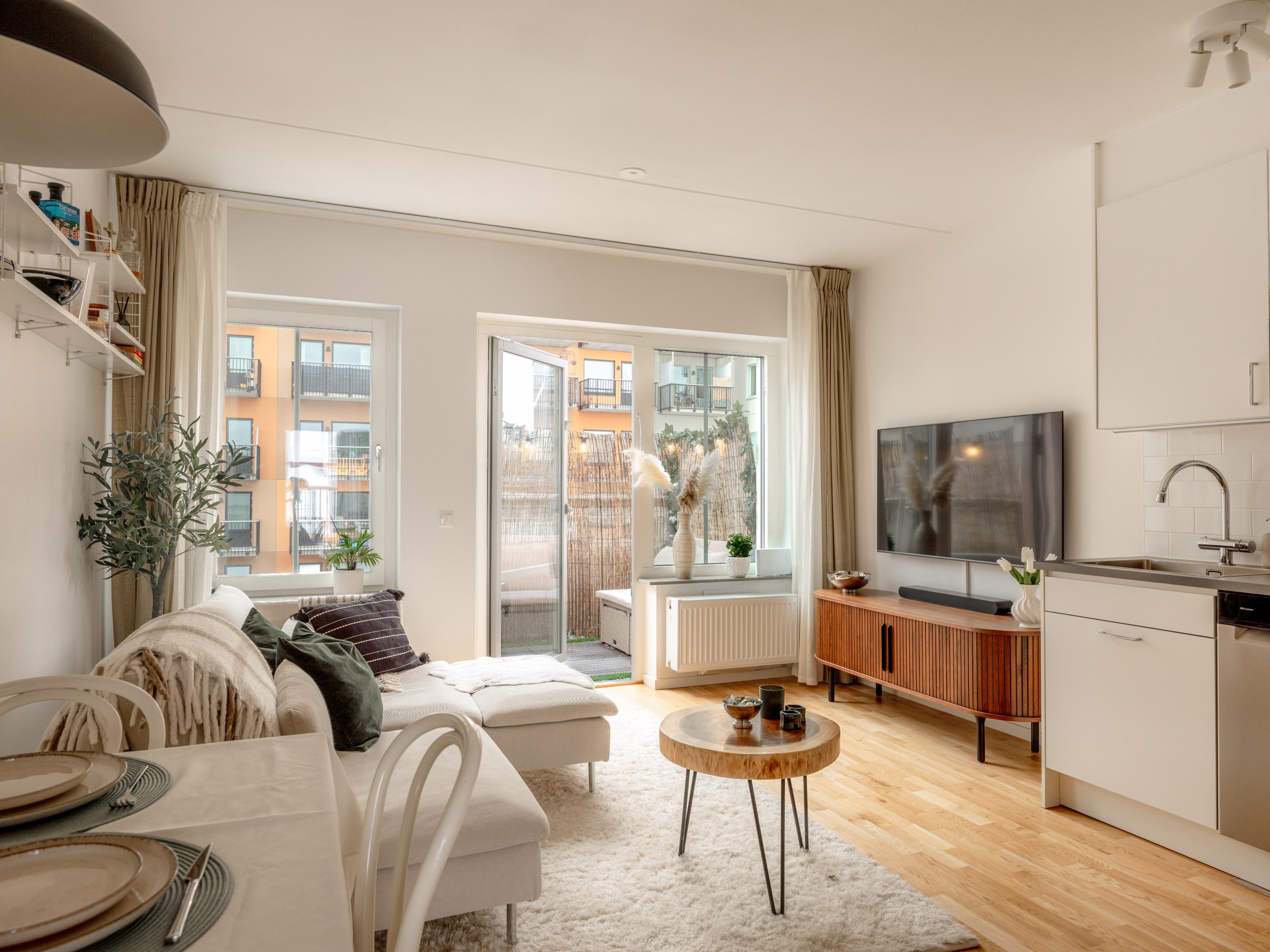 Bostadsbild från Radiusbacken 49, Till salu i Midsommarkransen Telefonplan, Stockholm