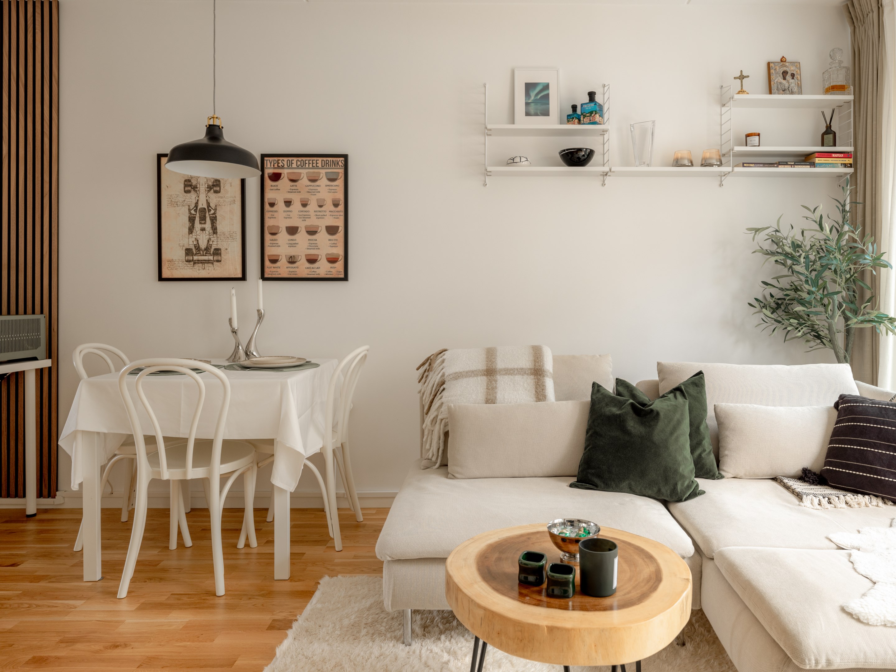 Bostadsbild från Radiusbacken 49, Till salu i Midsommarkransen Telefonplan, Stockholm