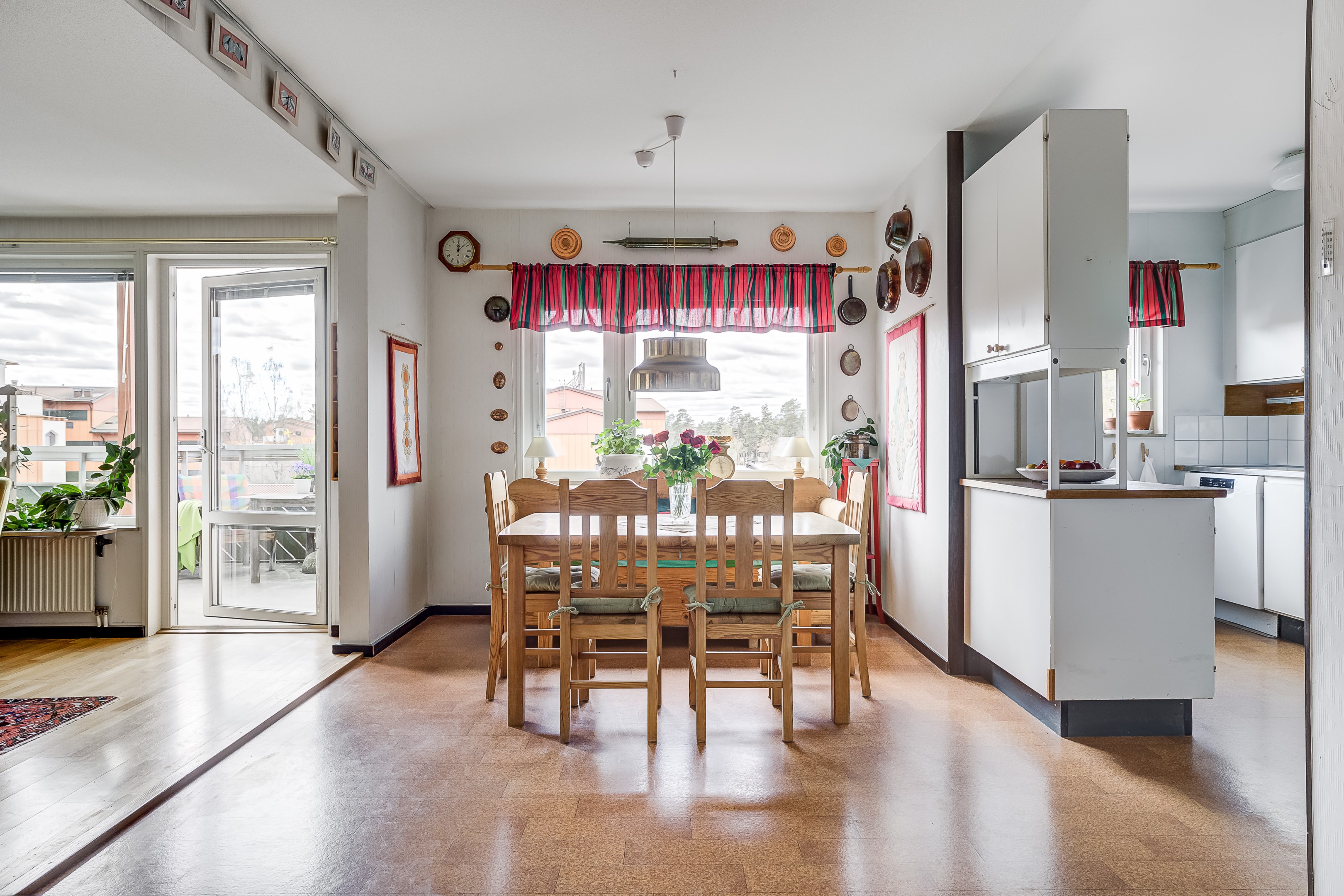 Bostadsbild från Kontrabasvägen 1, Såld i Gottsunda, Uppsala