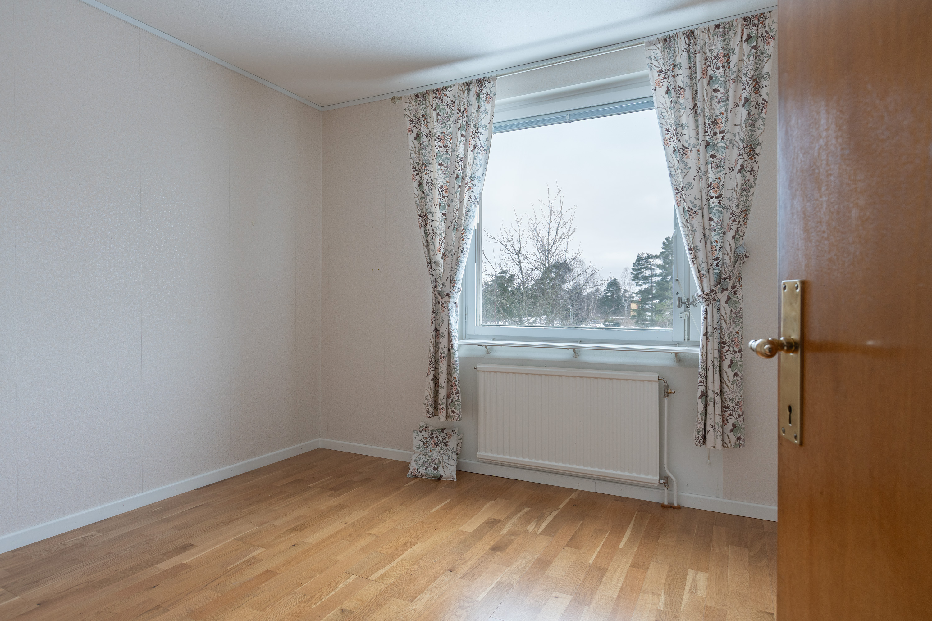 Bostadsbild från Tullingebergsvägen 35, Såld i G:a Tullingeberg, Botkyrka