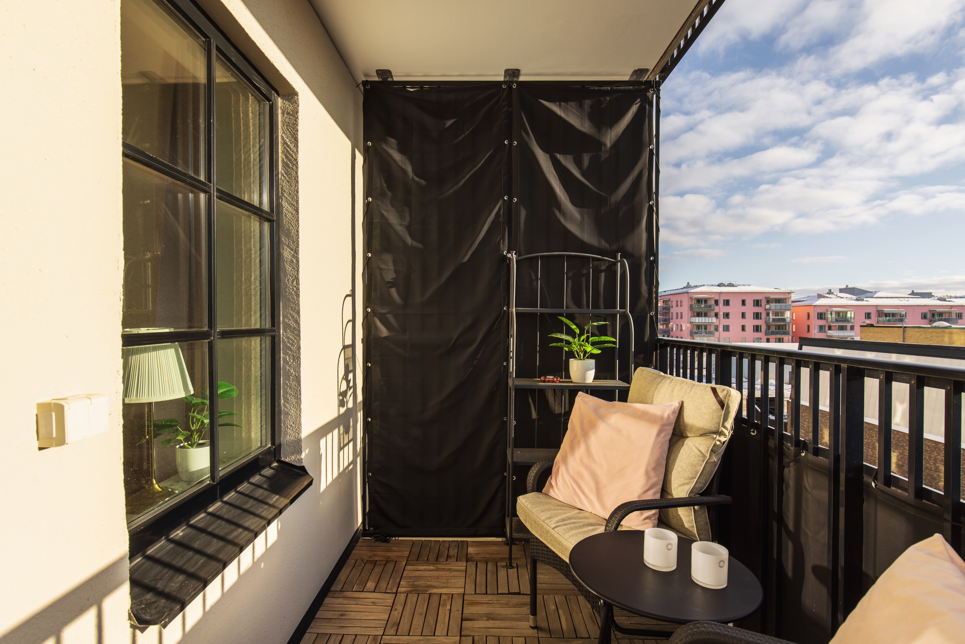 Rymlig balkong med solsäkert söderläge